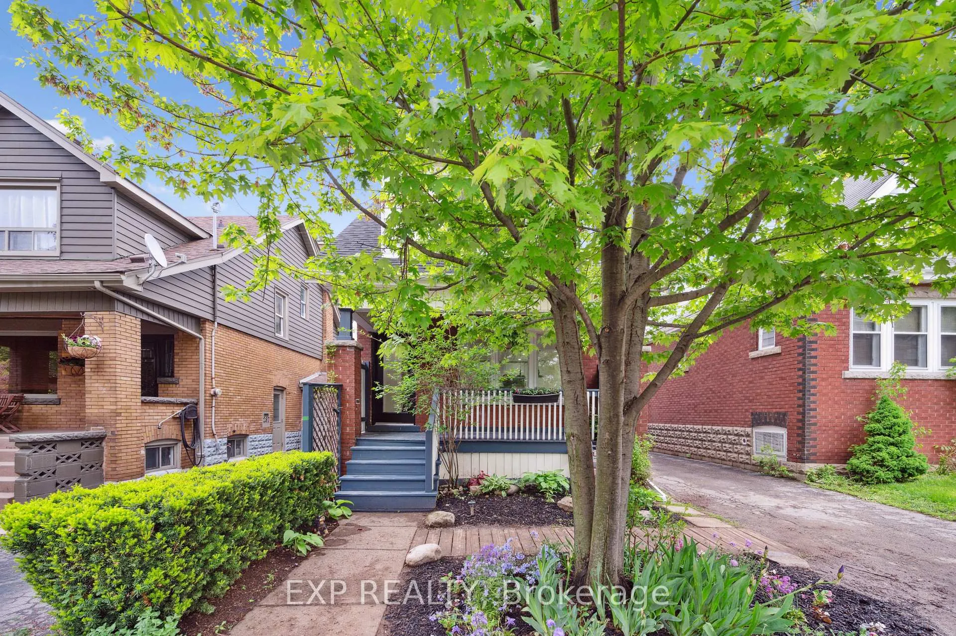 Front of 289 Houghton Avenue S