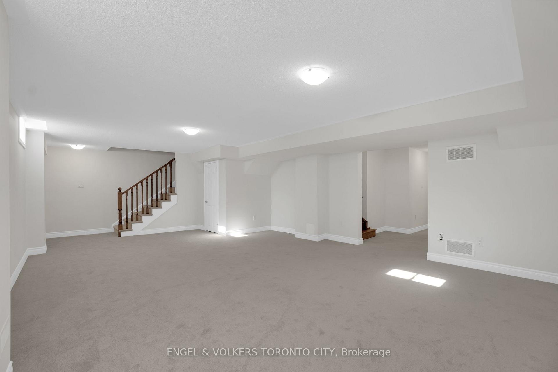 Photo 13 of 58 Claremont Drive N, Brampton, Sandringham-Wellington North — HOMEH