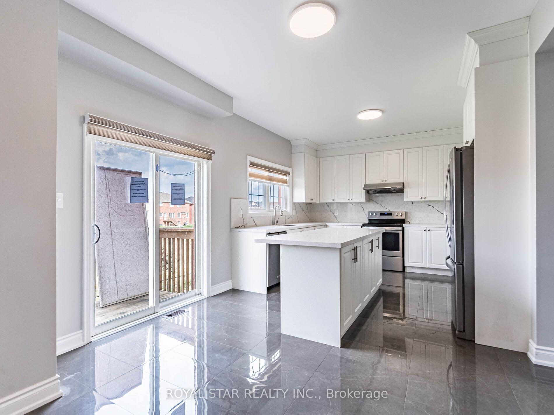 Photo 12 of 275 Checkerberry Crescent, Brampton, Sandringham-Wellington — HOMEH