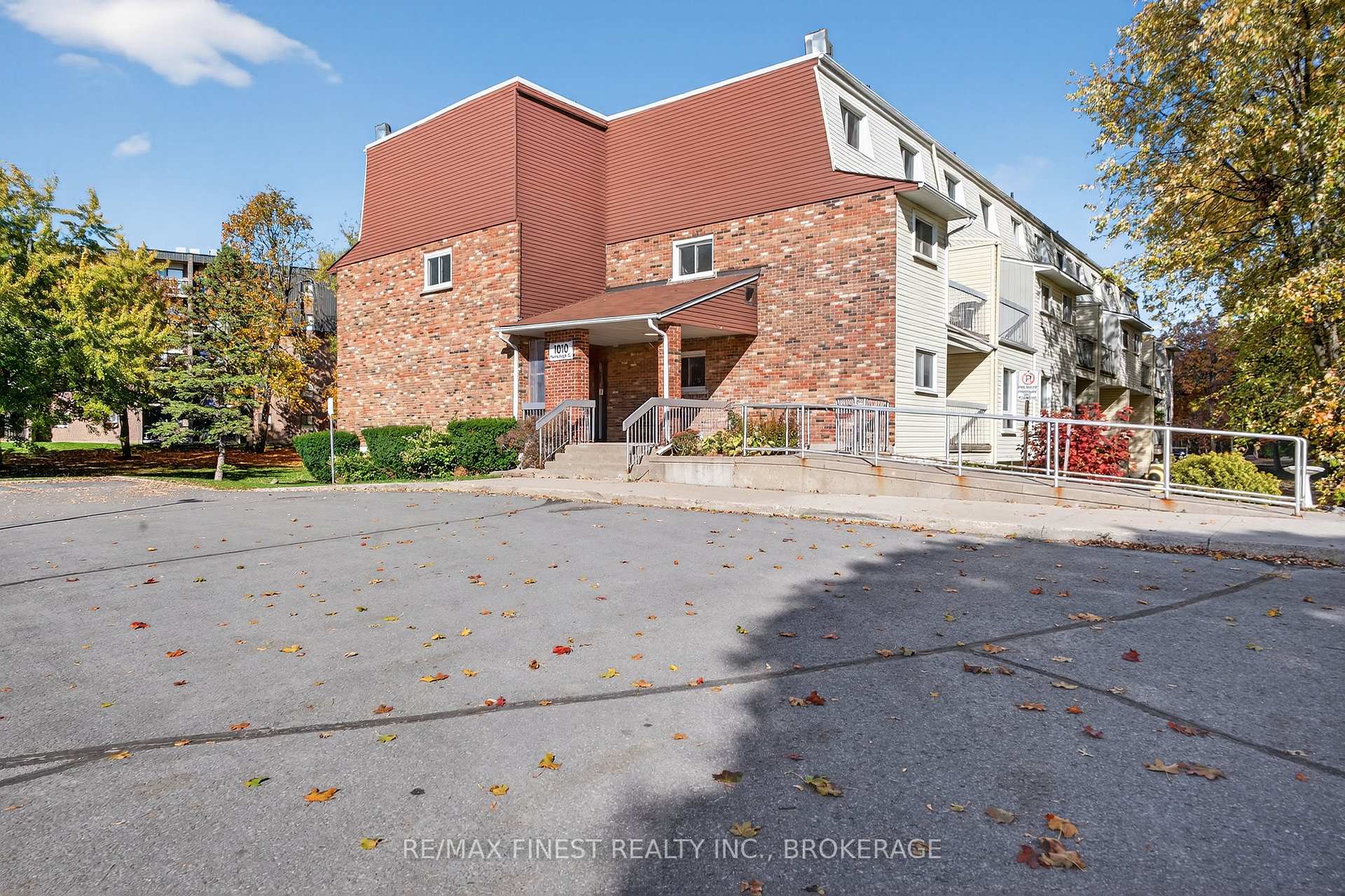 Photo 1 of Unit 303, 1010 Pembridge Crescent, Kingston, North of Taylor-Kidd Blvd — HOMEH