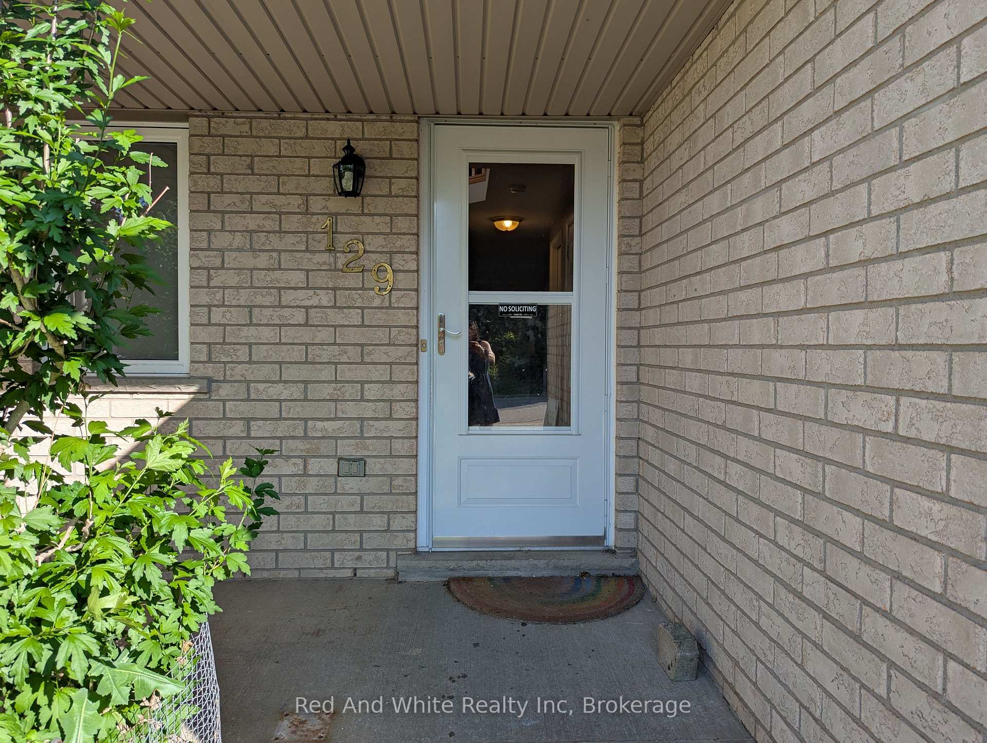 Photo 4 of 129 Doyle Drive, Guelph, Clairfields/Hanlon Business Park — HOMEH