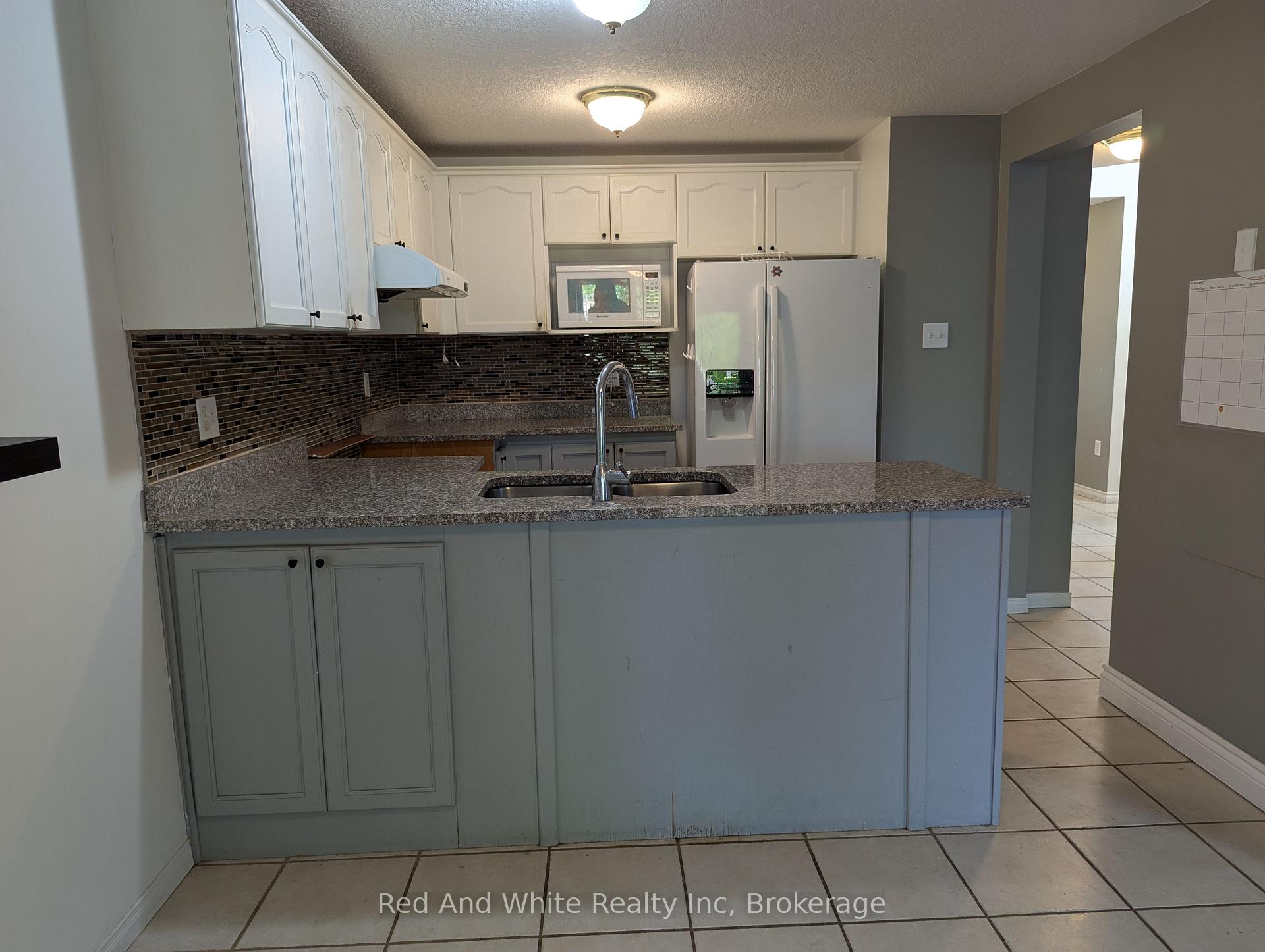 Photo 6 of 129 Doyle Drive, Guelph, Clairfields/Hanlon Business Park — HOMEH