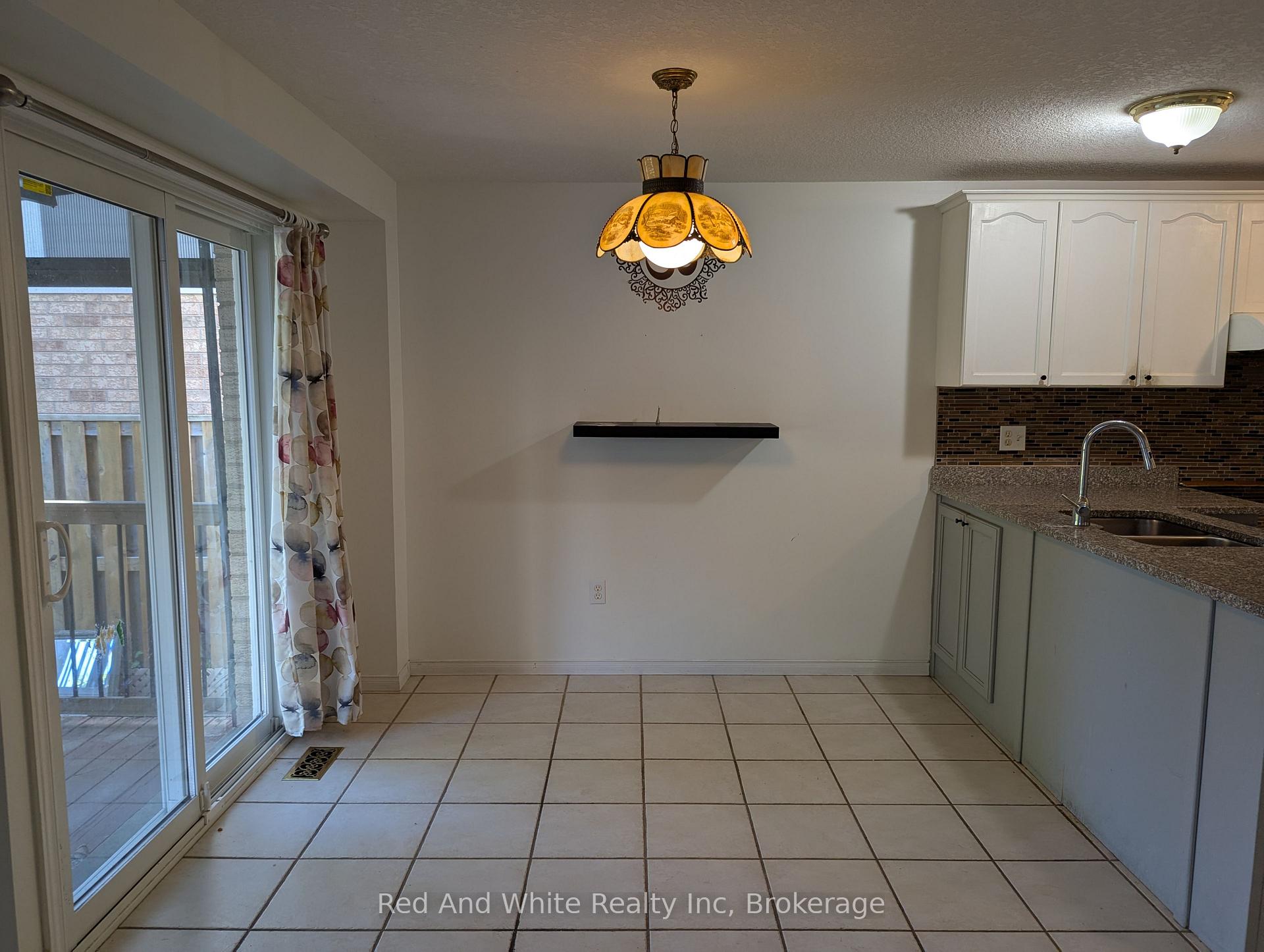Photo 7 of 129 Doyle Drive, Guelph, Clairfields/Hanlon Business Park — HOMEH