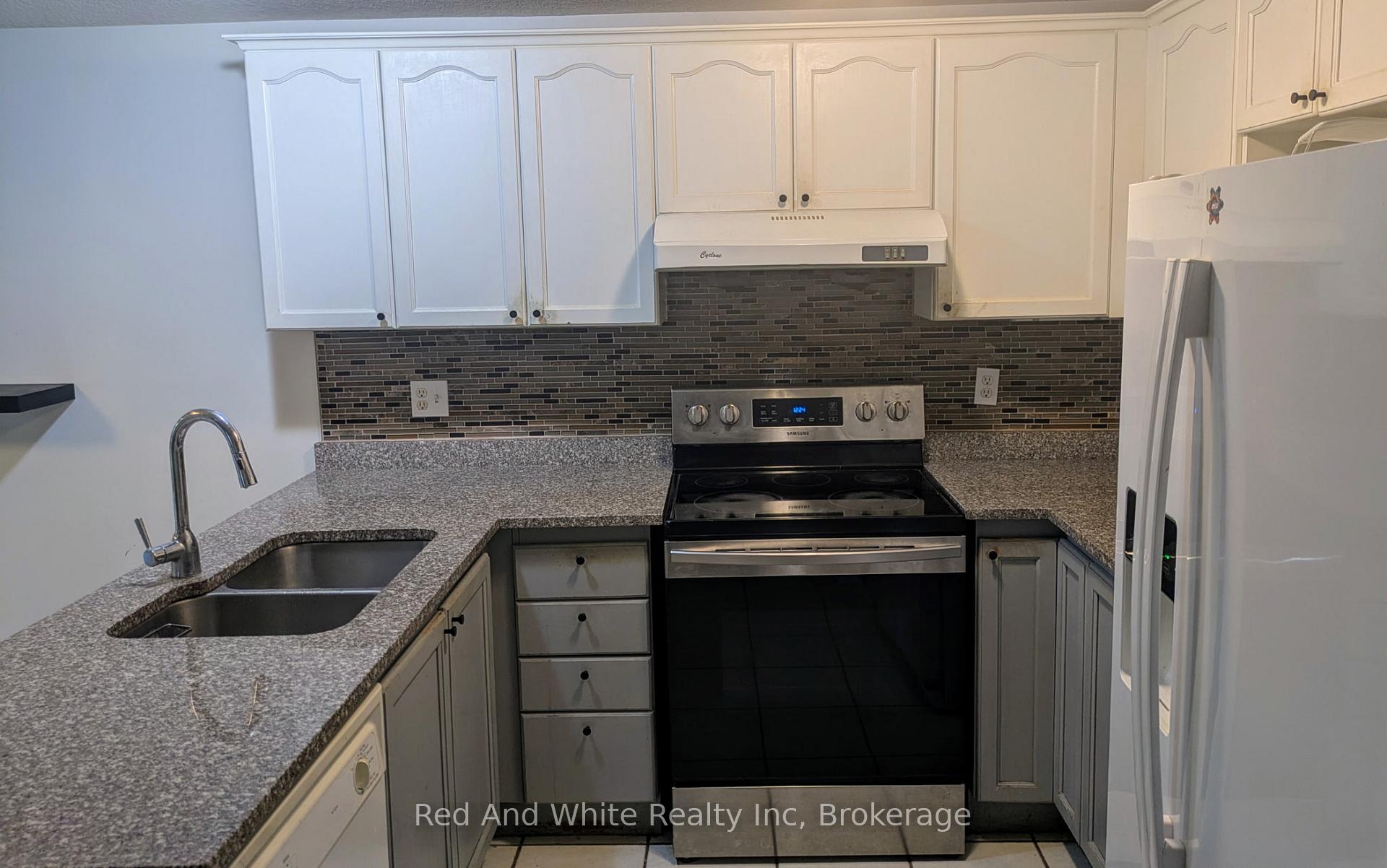 Photo 8 of 129 Doyle Drive, Guelph, Clairfields/Hanlon Business Park — HOMEH
