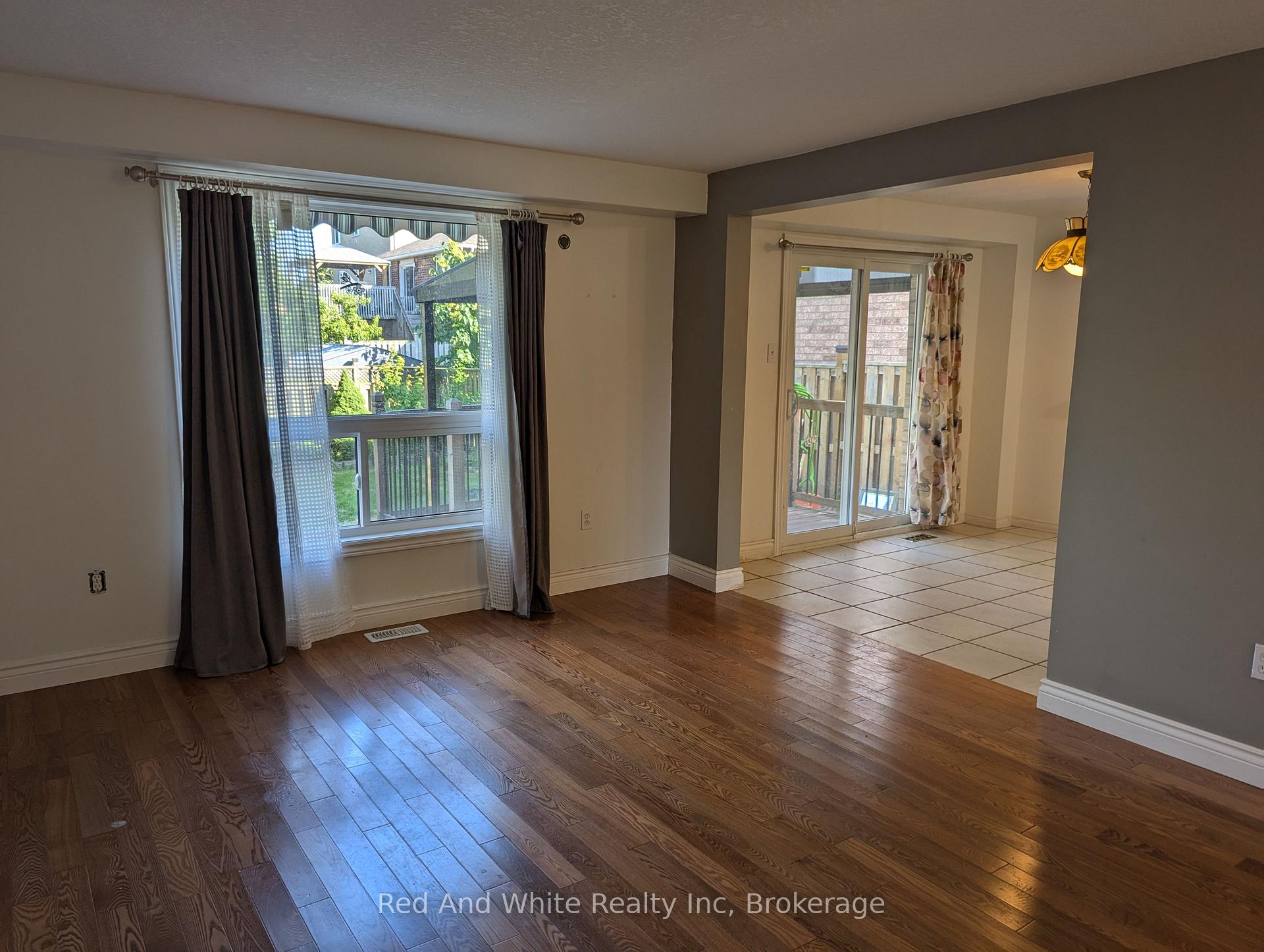 Photo 11 of 129 Doyle Drive, Guelph, Clairfields/Hanlon Business Park — HOMEH