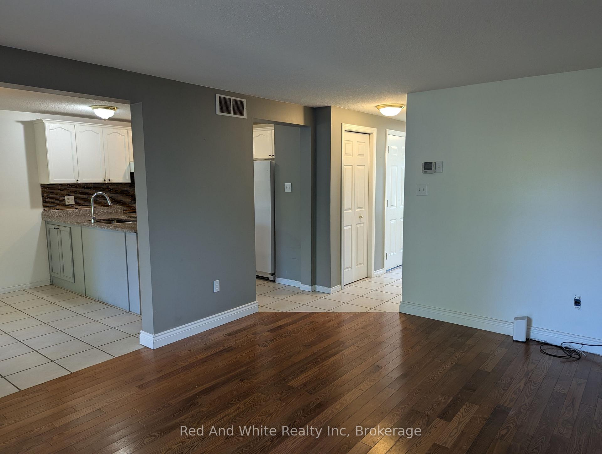 Photo 12 of 129 Doyle Drive, Guelph, Clairfields/Hanlon Business Park — HOMEH