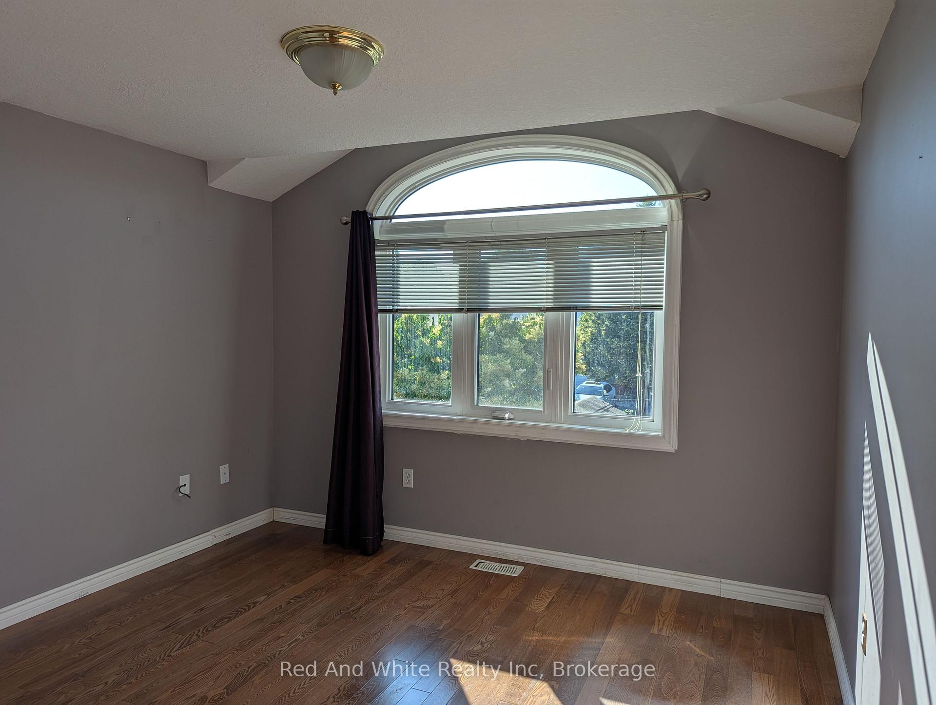 Photo 14 of 129 Doyle Drive, Guelph, Clairfields/Hanlon Business Park — HOMEH