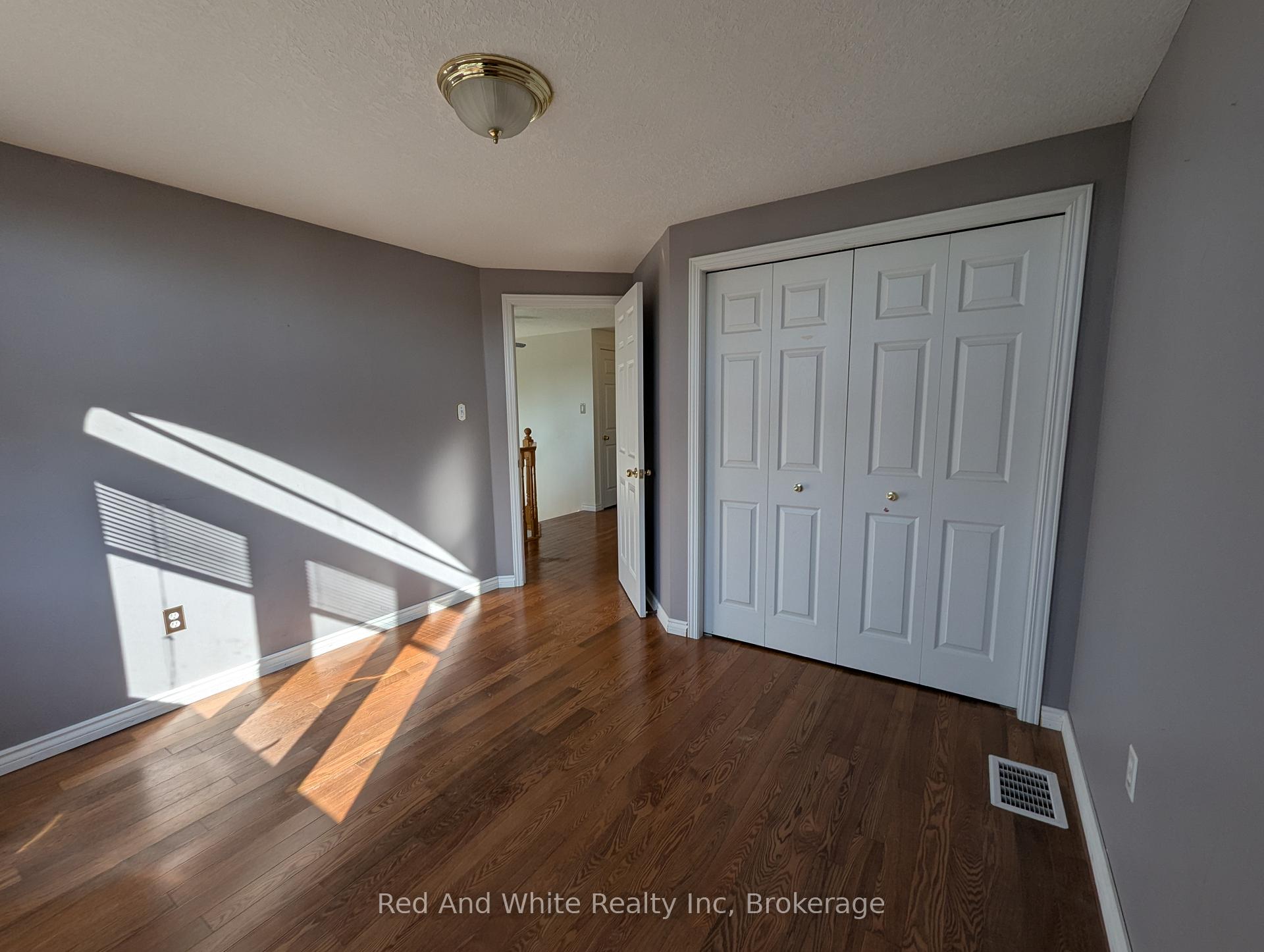 Photo 15 of 129 Doyle Drive, Guelph, Clairfields/Hanlon Business Park — HOMEH