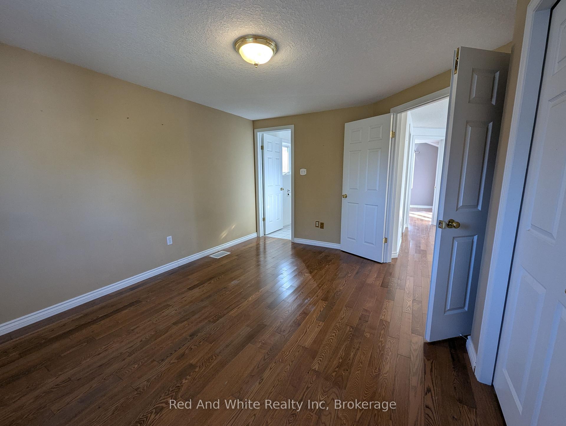 Photo 19 of 129 Doyle Drive, Guelph, Clairfields/Hanlon Business Park — HOMEH