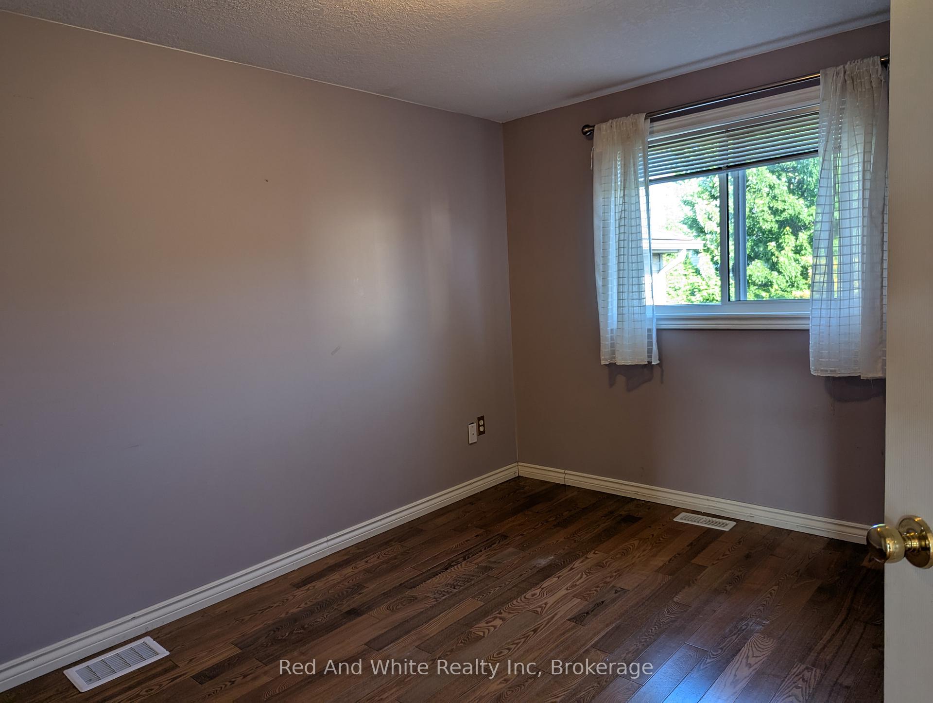 Photo 21 of 129 Doyle Drive, Guelph, Clairfields/Hanlon Business Park — HOMEH