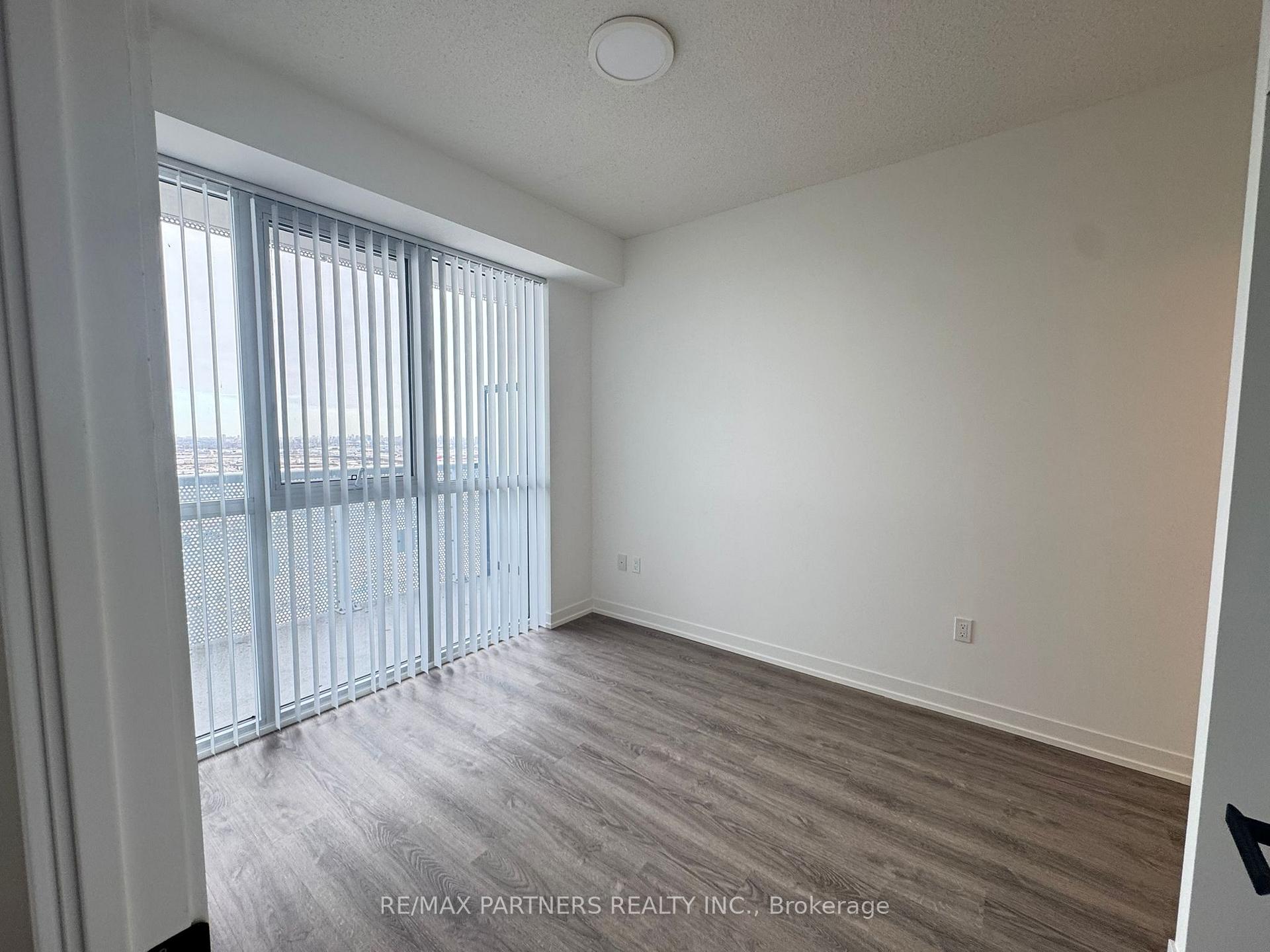Photo 9 of Unit 3507, 8 Interchange Way, Vaughan, Vaughan Corporate Centre — HOMEH