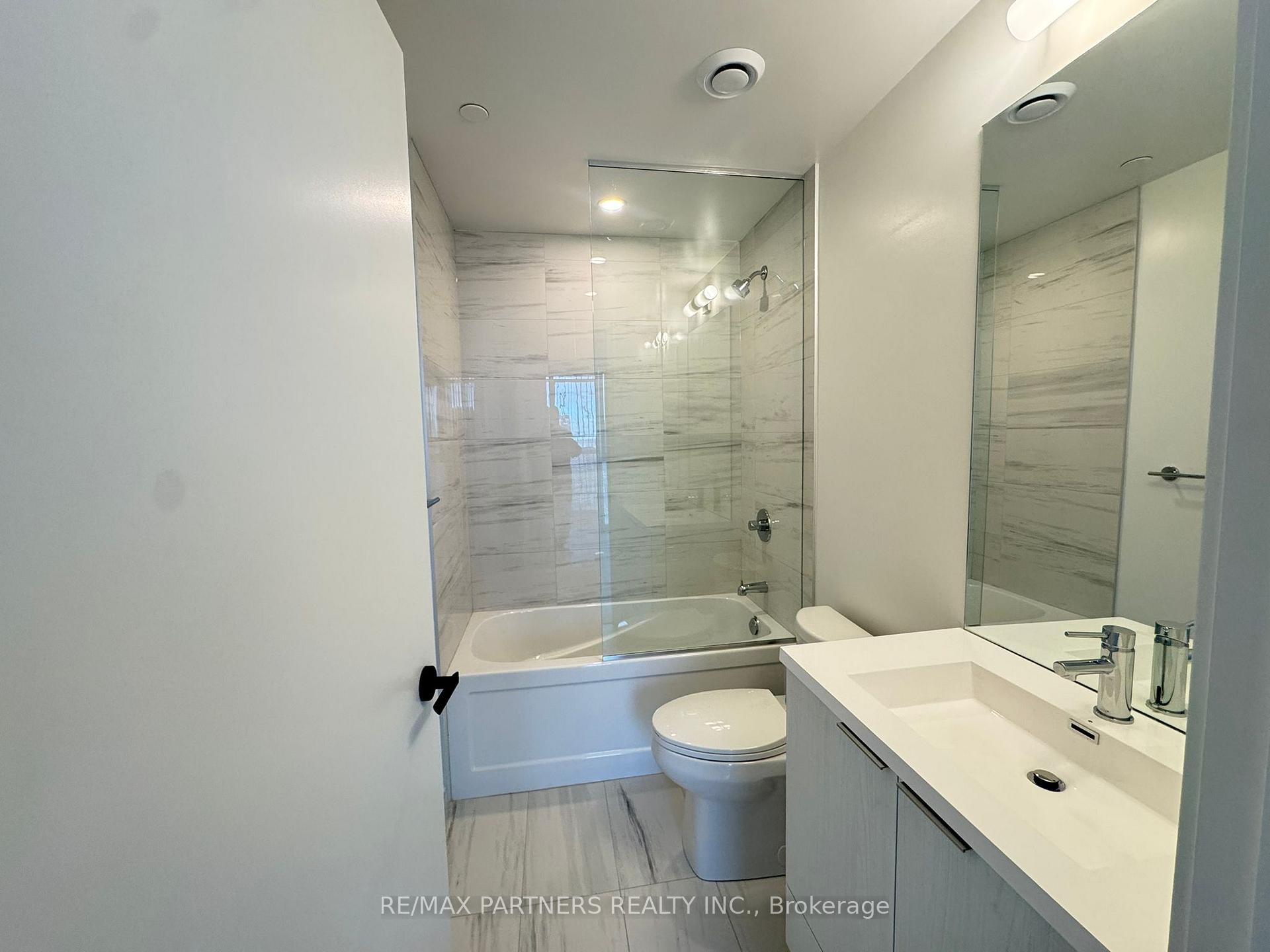 Photo 4 of Unit 3507, 8 Interchange Way, Vaughan, Vaughan Corporate Centre — HOMEH