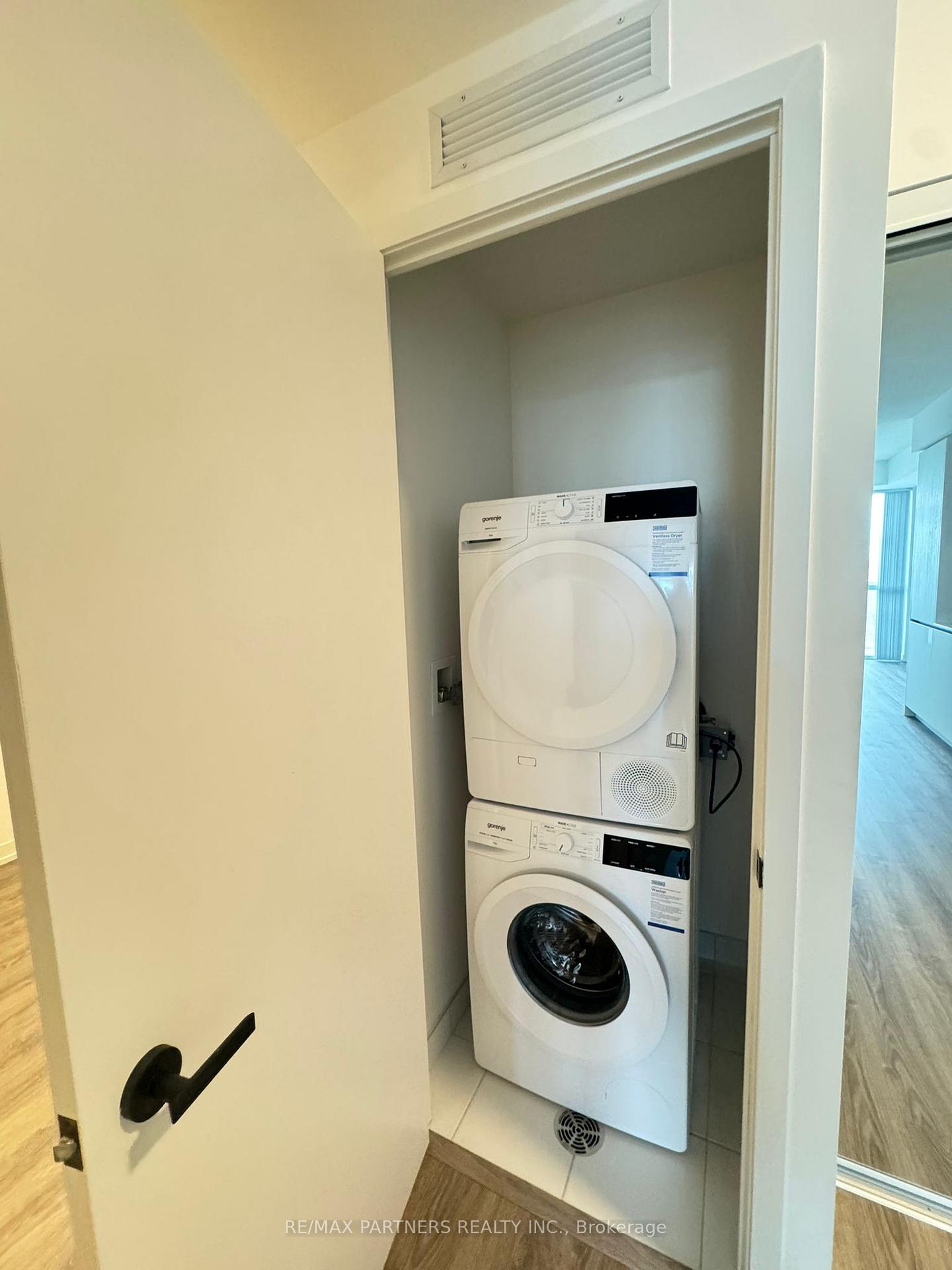 Photo 3 of Unit 3507, 8 Interchange Way, Vaughan, Vaughan Corporate Centre — HOMEH