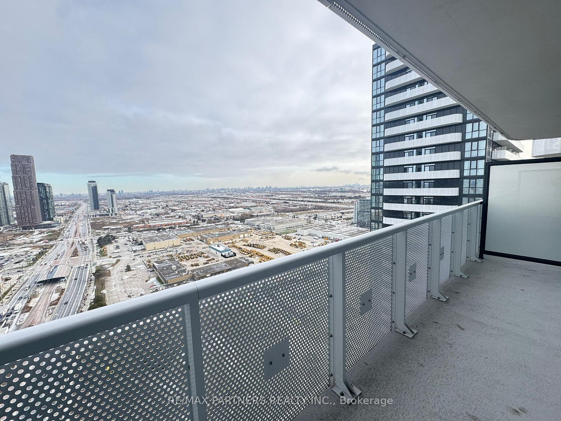 Photo 6 of Unit 3507, 8 Interchange Way, Vaughan, Vaughan Corporate Centre — HOMEH