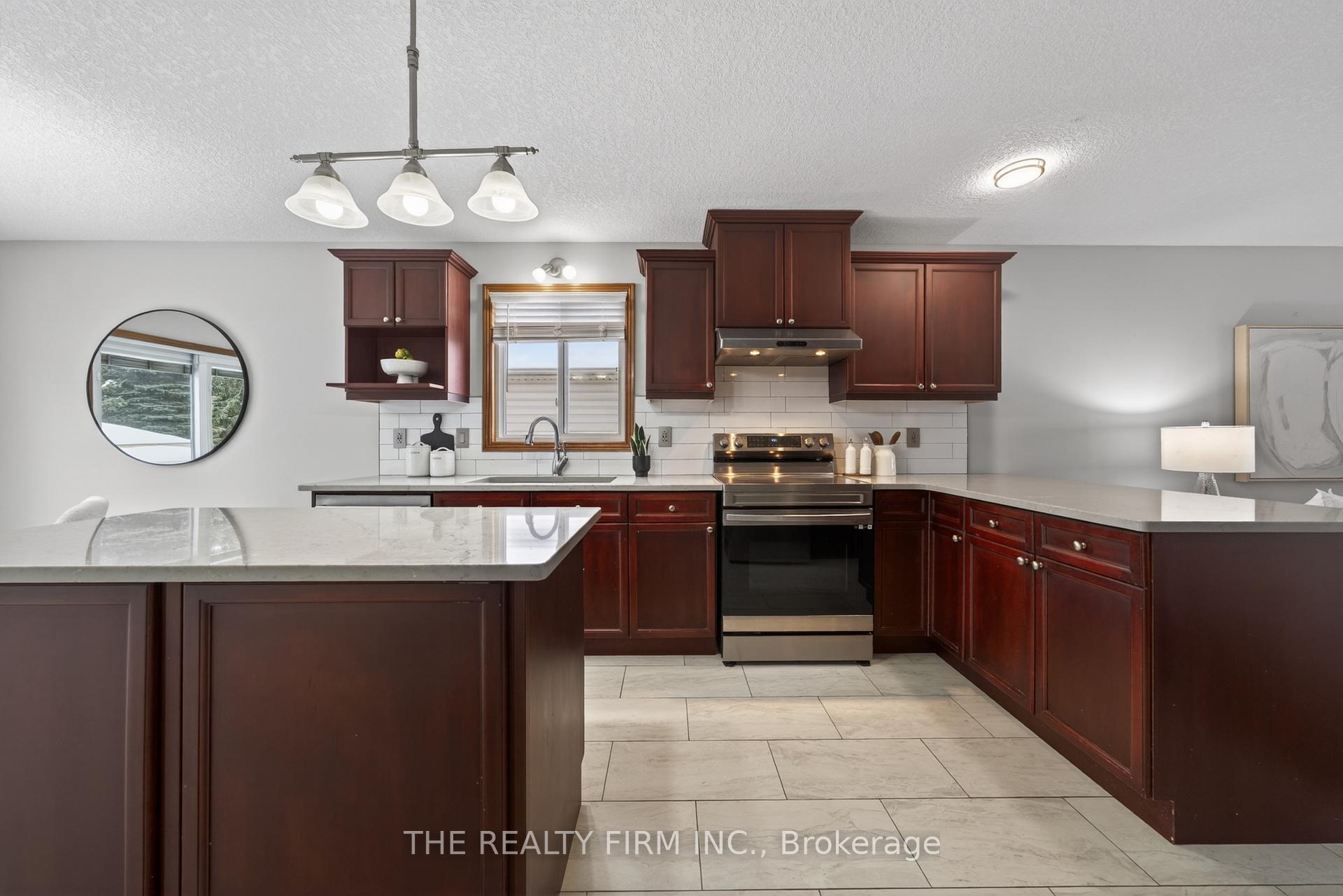 Photo 7 of 55 Queensway Drive, Strathroy-Caradoc, SE — HOMEH