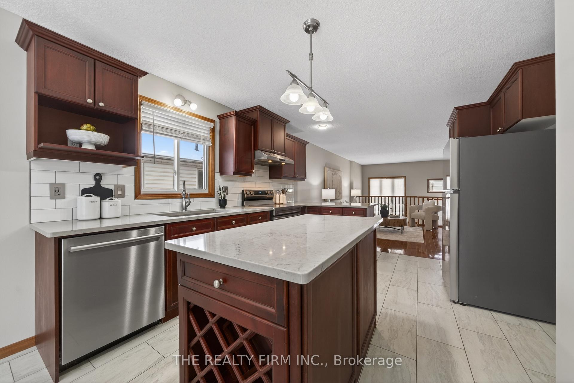 Photo 10 of 55 Queensway Drive, Strathroy-Caradoc, SE — HOMEH