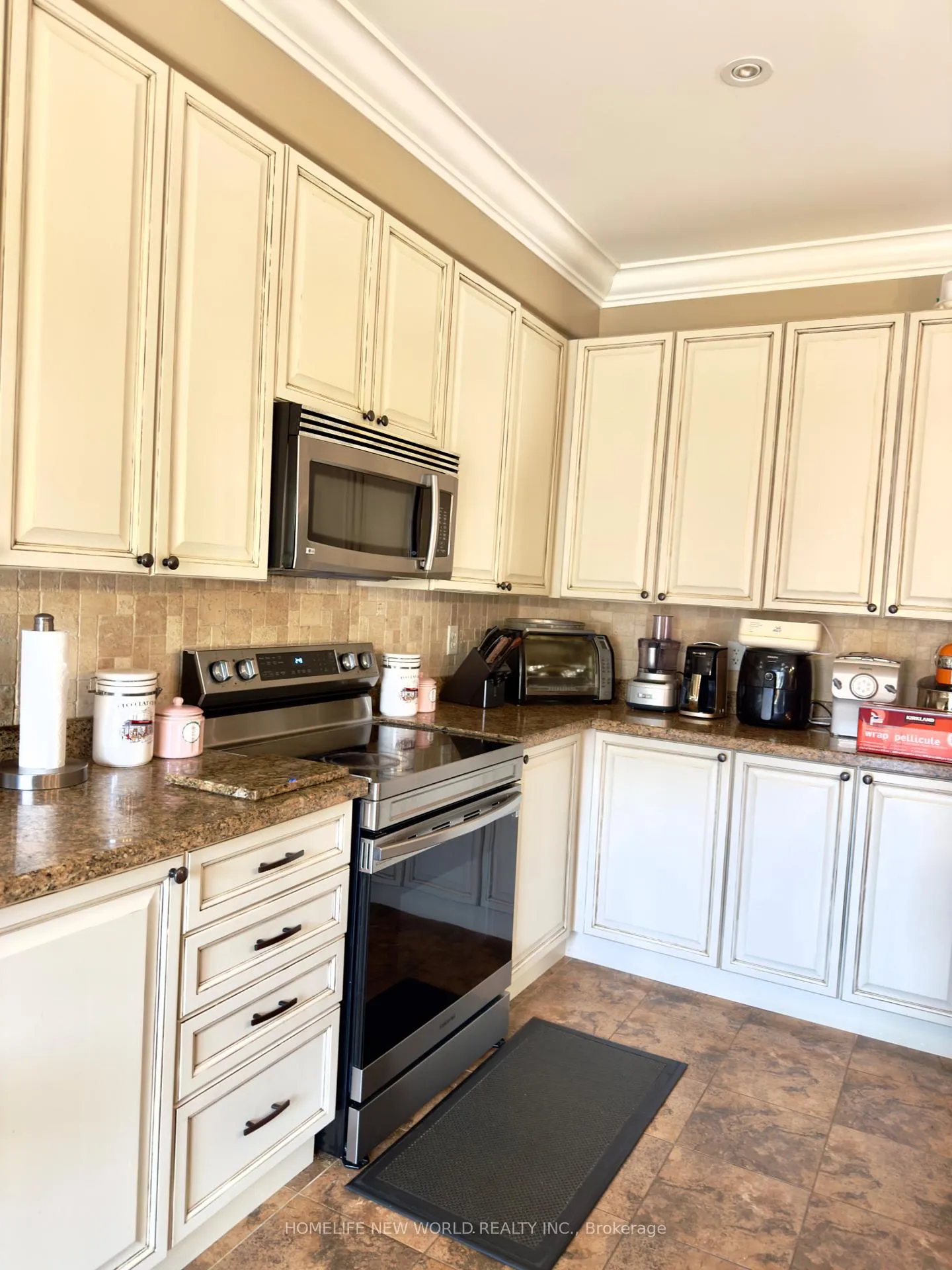 Photo 20 of 26 Stuart Avenue, Barrie, Innis-Shore — HOMEH