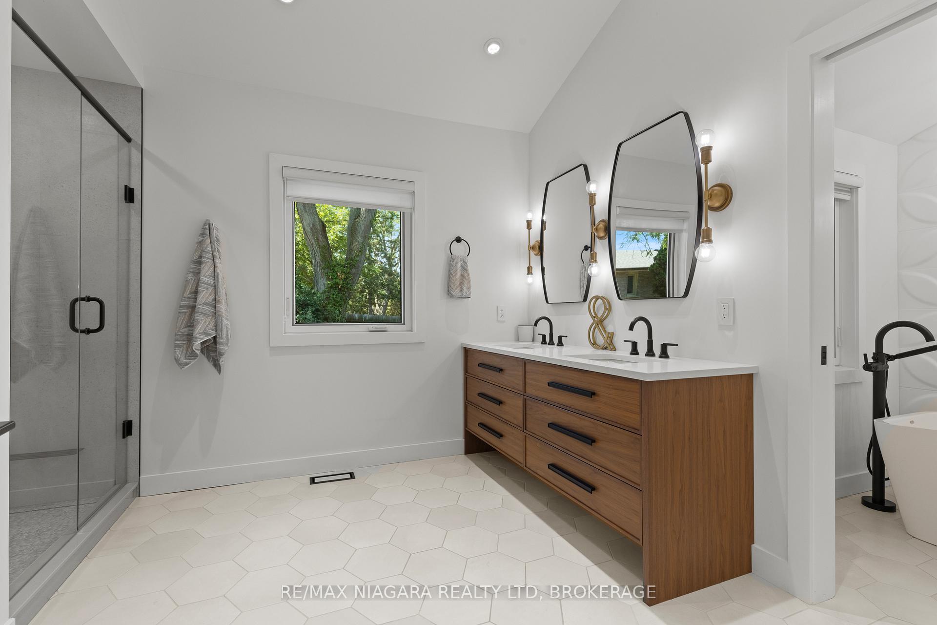 Photo 37 of 3886 Glenview Drive, Lincoln, Lincoln-Jordan/Vineland — HOMEH