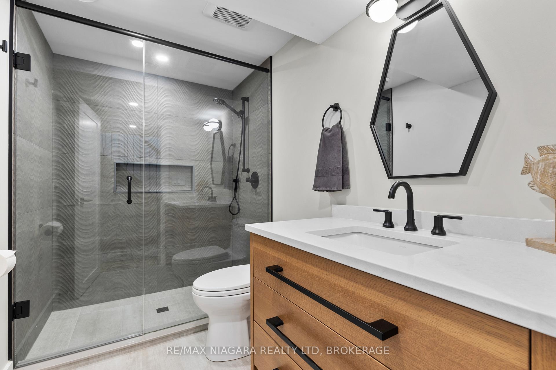 Photo 14 of 3886 Glenview Drive, Lincoln, Lincoln-Jordan/Vineland — HOMEH