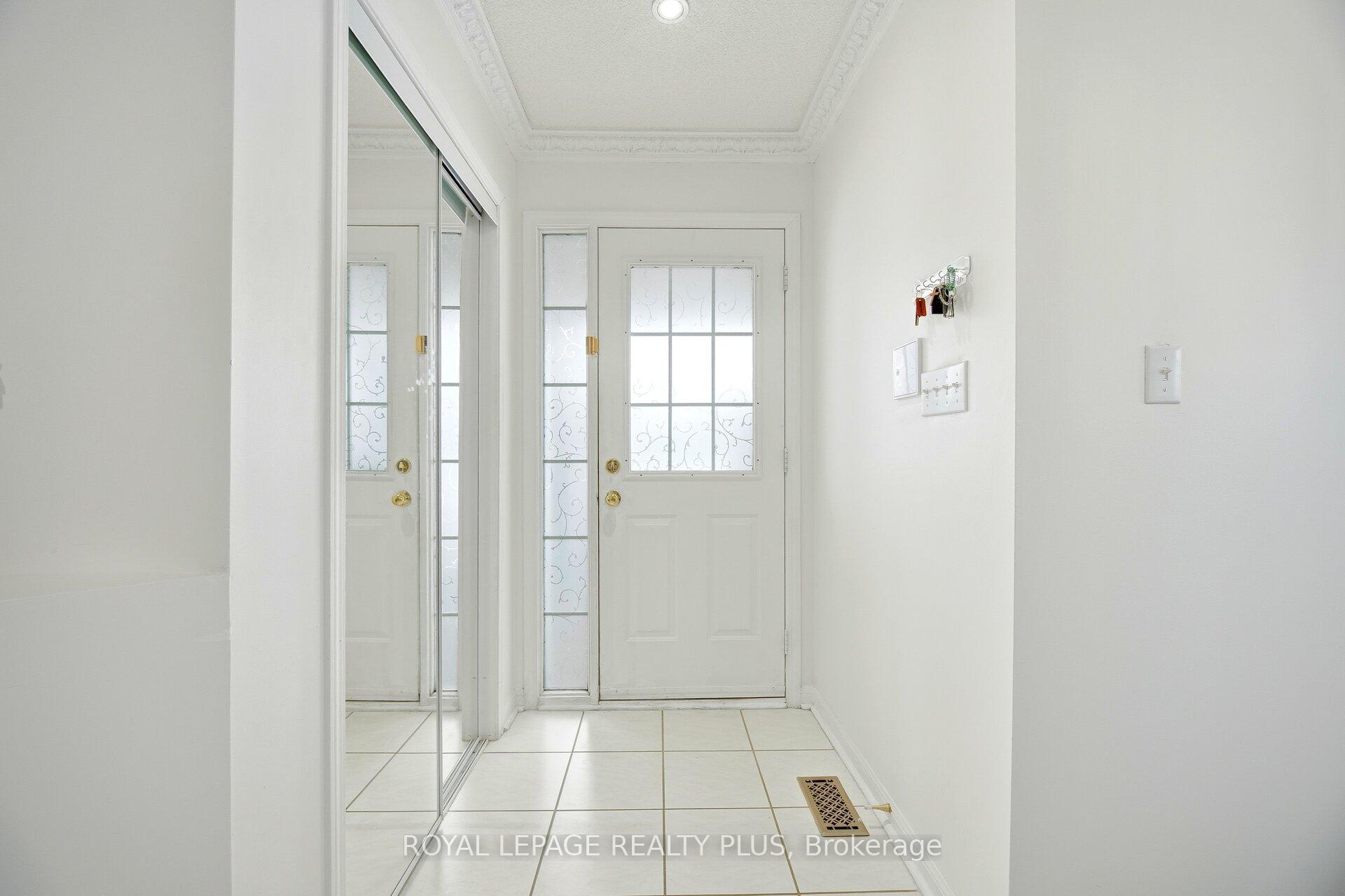 Photo 3 of 387 Brisdale Drive, Brampton, Fletcher's Meadow — HOMEH