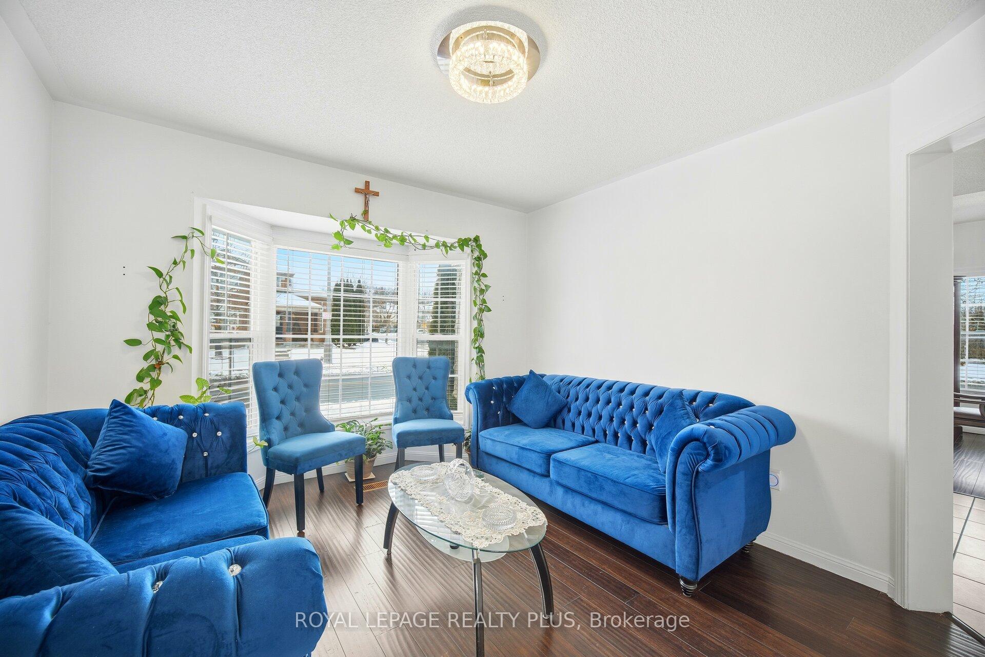 Photo 12 of 387 Brisdale Drive, Brampton, Fletcher's Meadow — HOMEH