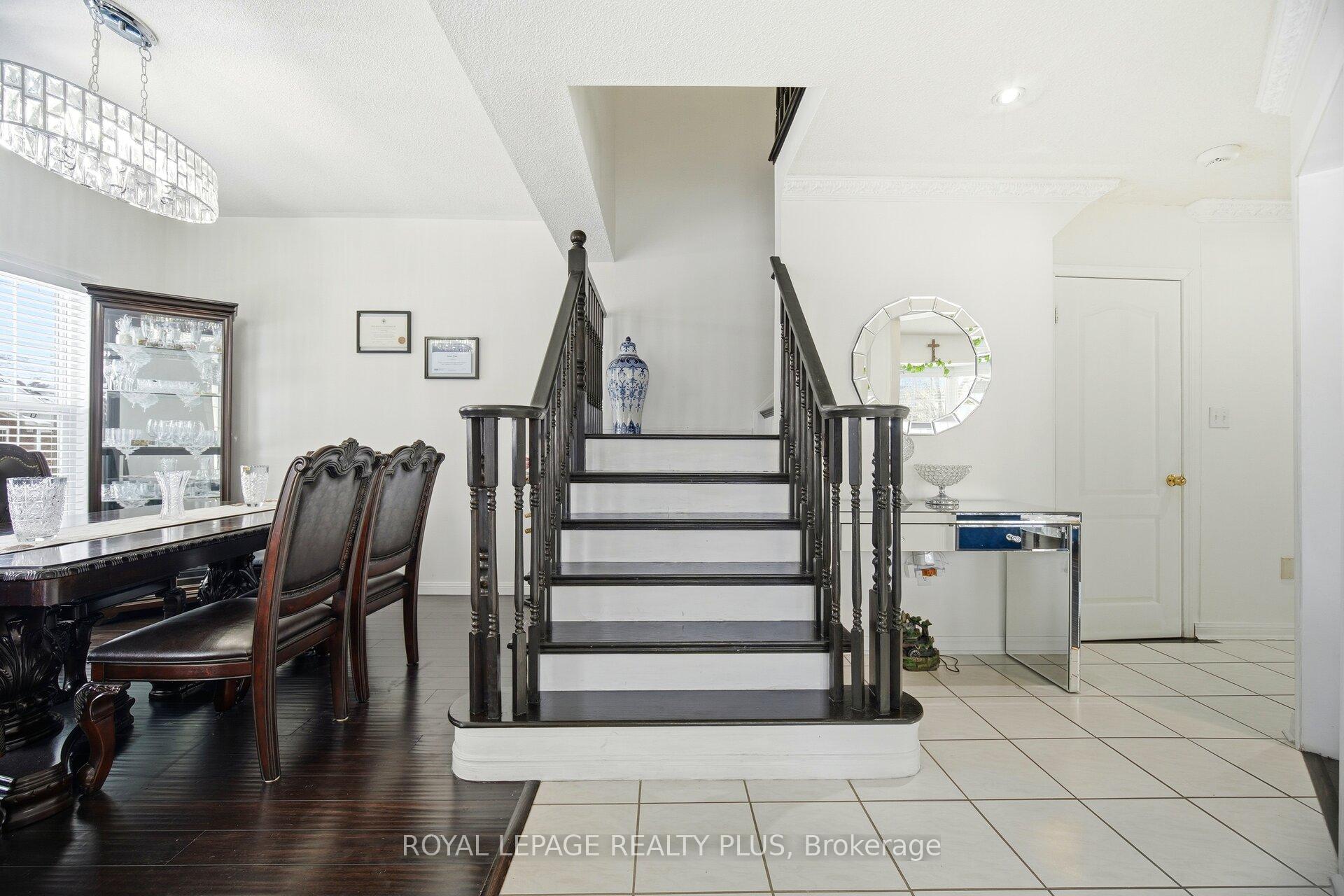 Photo 7 of 387 Brisdale Drive, Brampton, Fletcher's Meadow — HOMEH