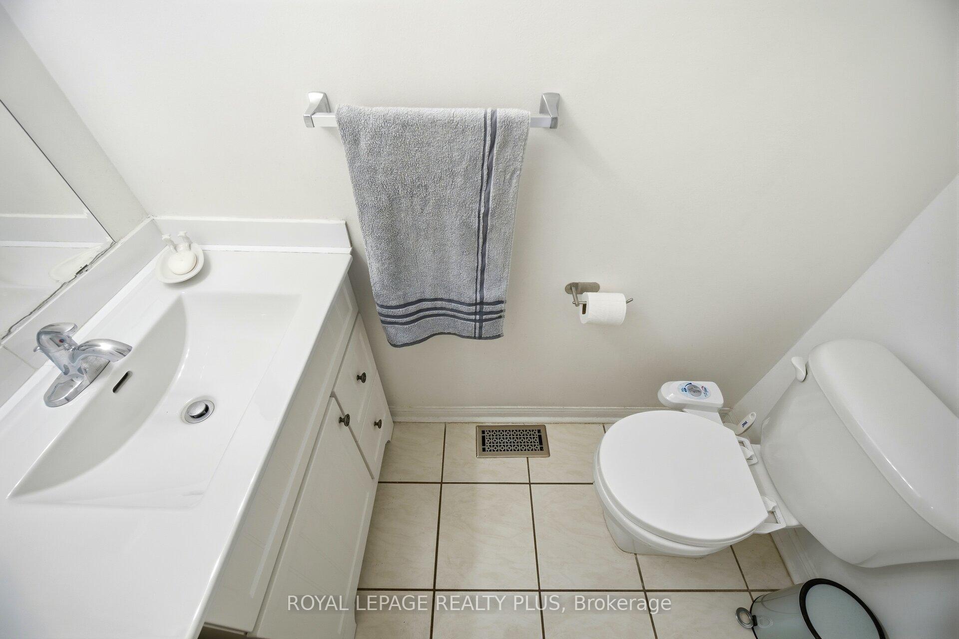 Photo 10 of 387 Brisdale Drive, Brampton, Fletcher's Meadow — HOMEH