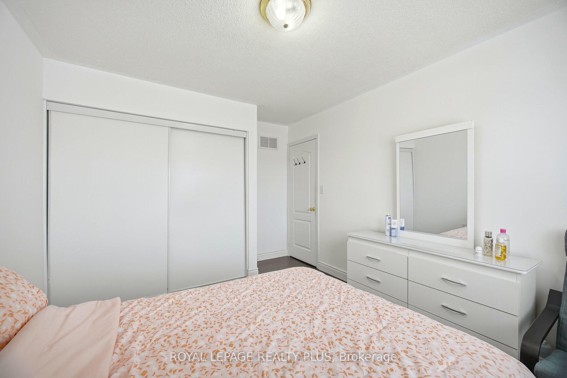 Photo 48 of 387 Brisdale Drive, Brampton, Fletcher's Meadow — HOMEH