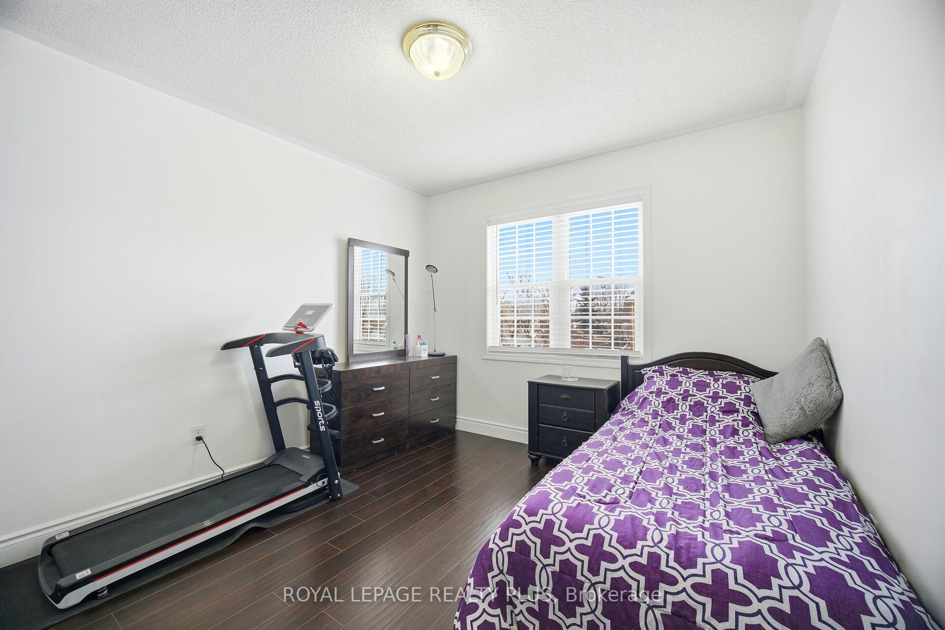 Photo 15 of 387 Brisdale Drive, Brampton, Fletcher's Meadow — HOMEH