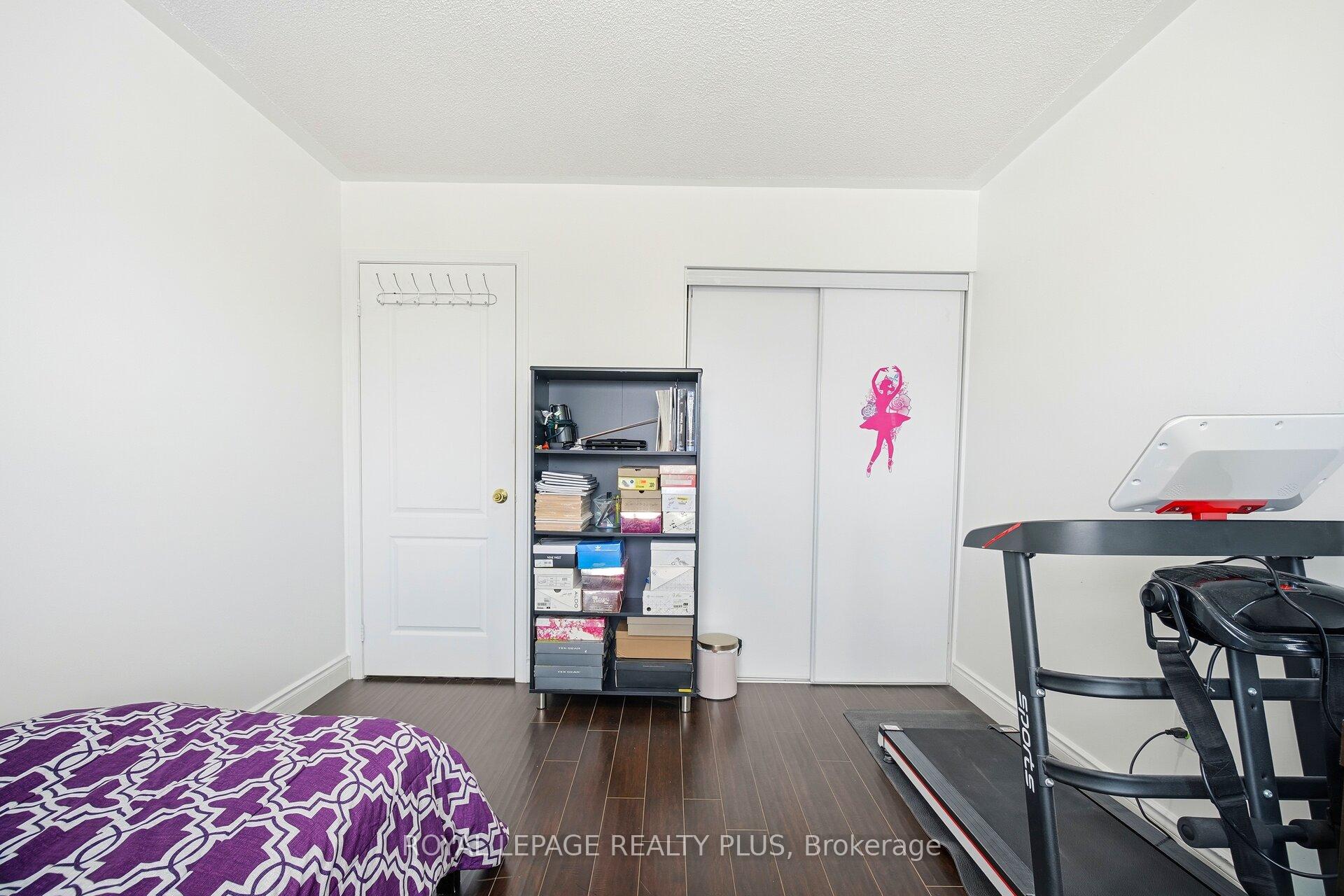 Photo 16 of 387 Brisdale Drive, Brampton, Fletcher's Meadow — HOMEH