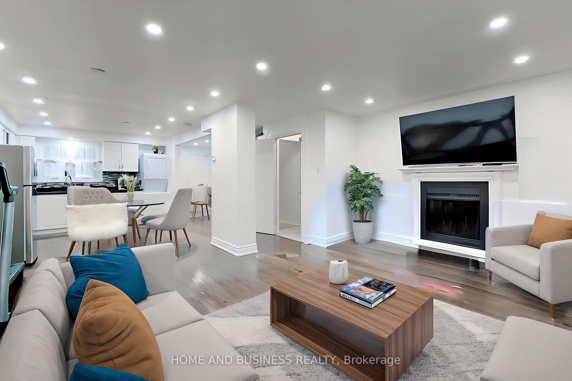 Photo 4 of Unit Upper, 31 Greenleaf Crescent, Brampton, Brampton West — HOMEH