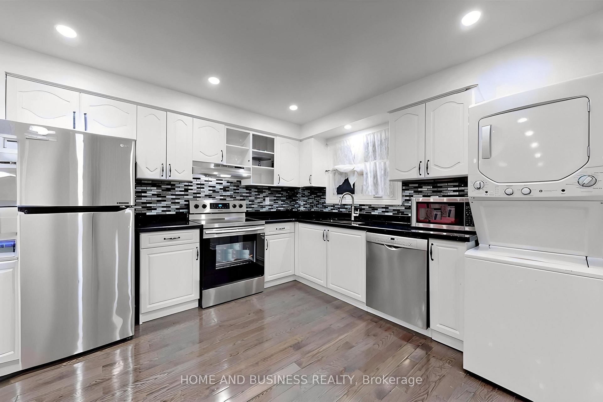 Photo 7 of Unit Upper, 31 Greenleaf Crescent, Brampton, Brampton West — HOMEH