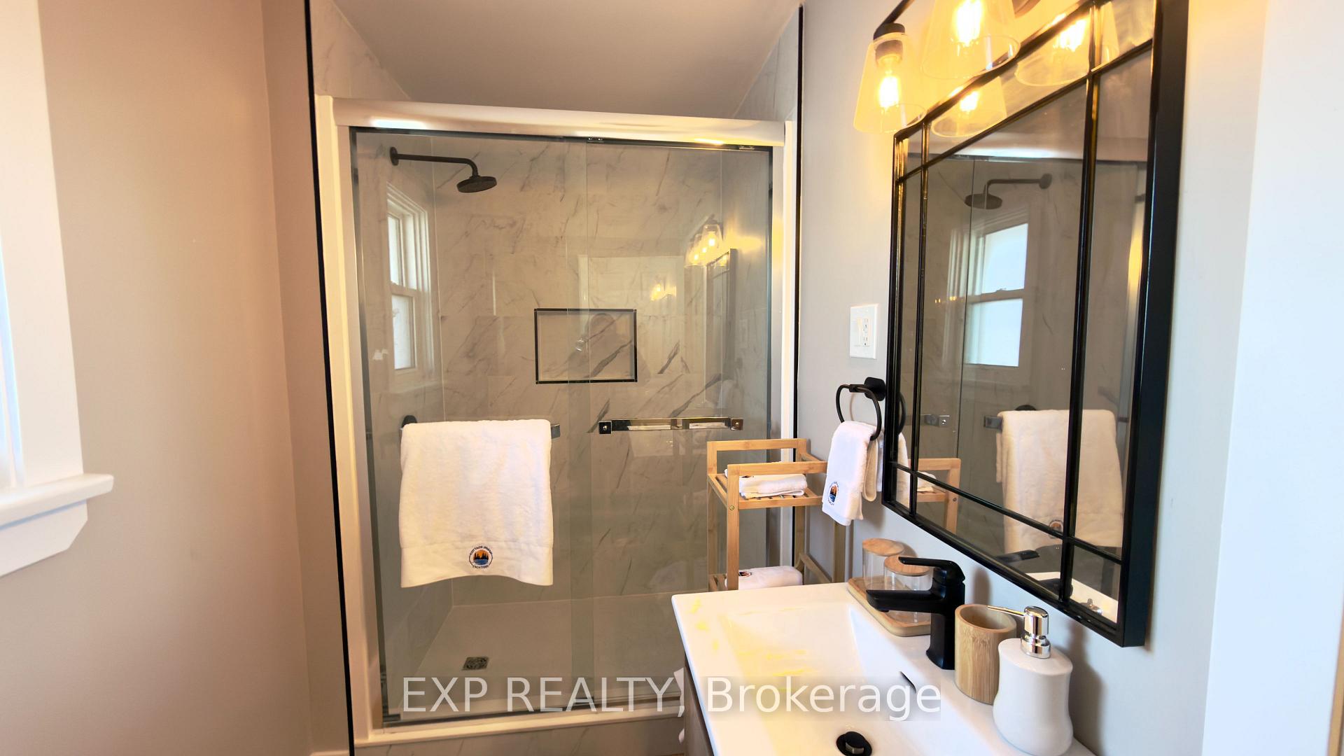 Photo 2 of 1515 Dufferin Street, Whitby, Port Whitby — HOMEH