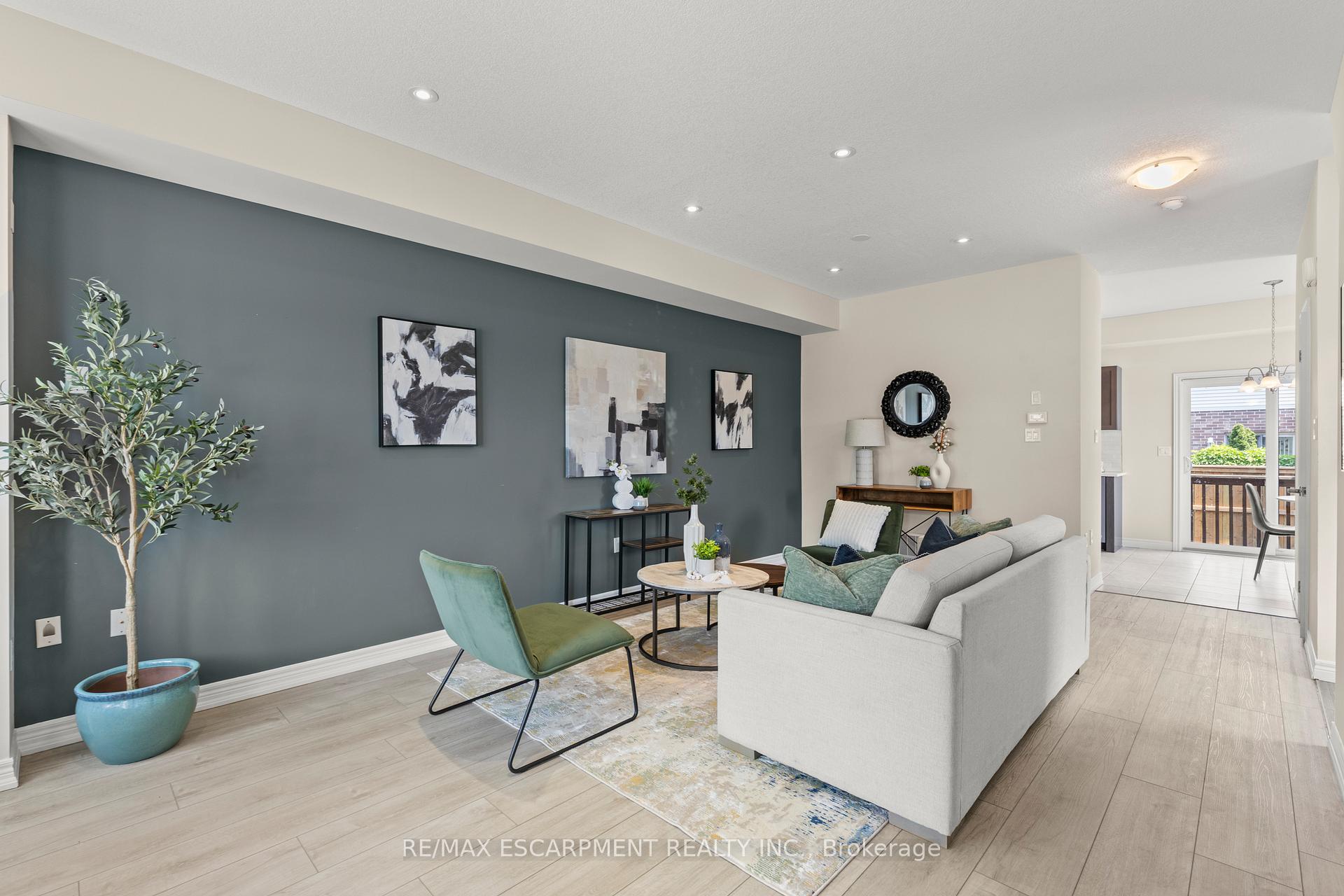 Photo 4 of Unit 44, 8 Lakelawn Road, Grimsby, Grimsby Beach — HOMEH