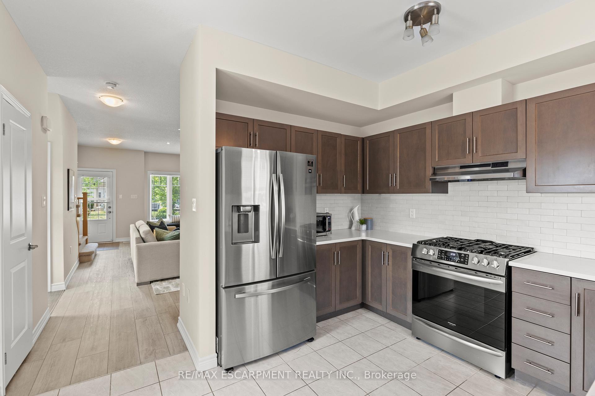 Photo 5 of Unit 44, 8 Lakelawn Road, Grimsby, Grimsby Beach — HOMEH