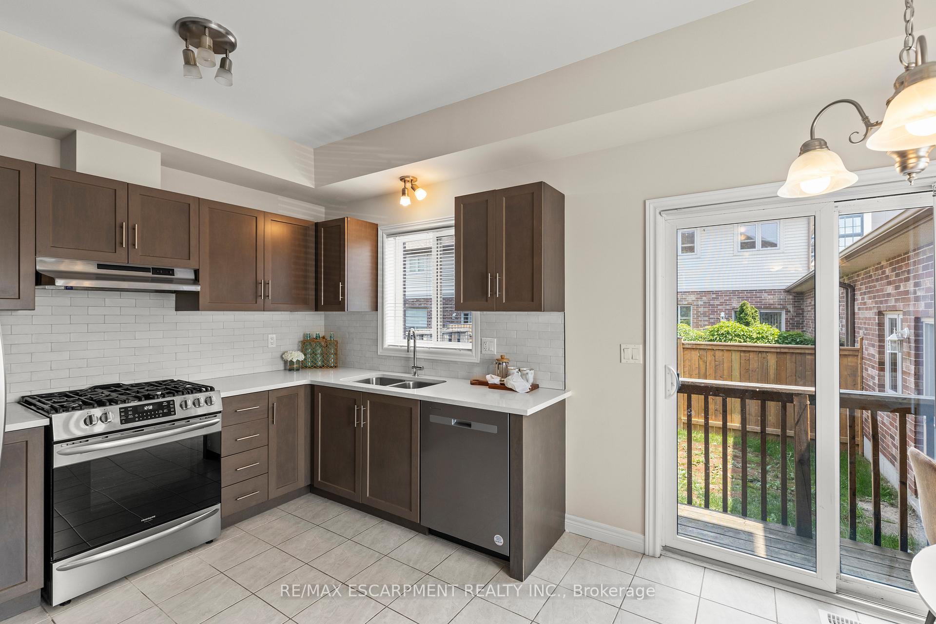 Photo 7 of Unit 44, 8 Lakelawn Road, Grimsby, Grimsby Beach — HOMEH
