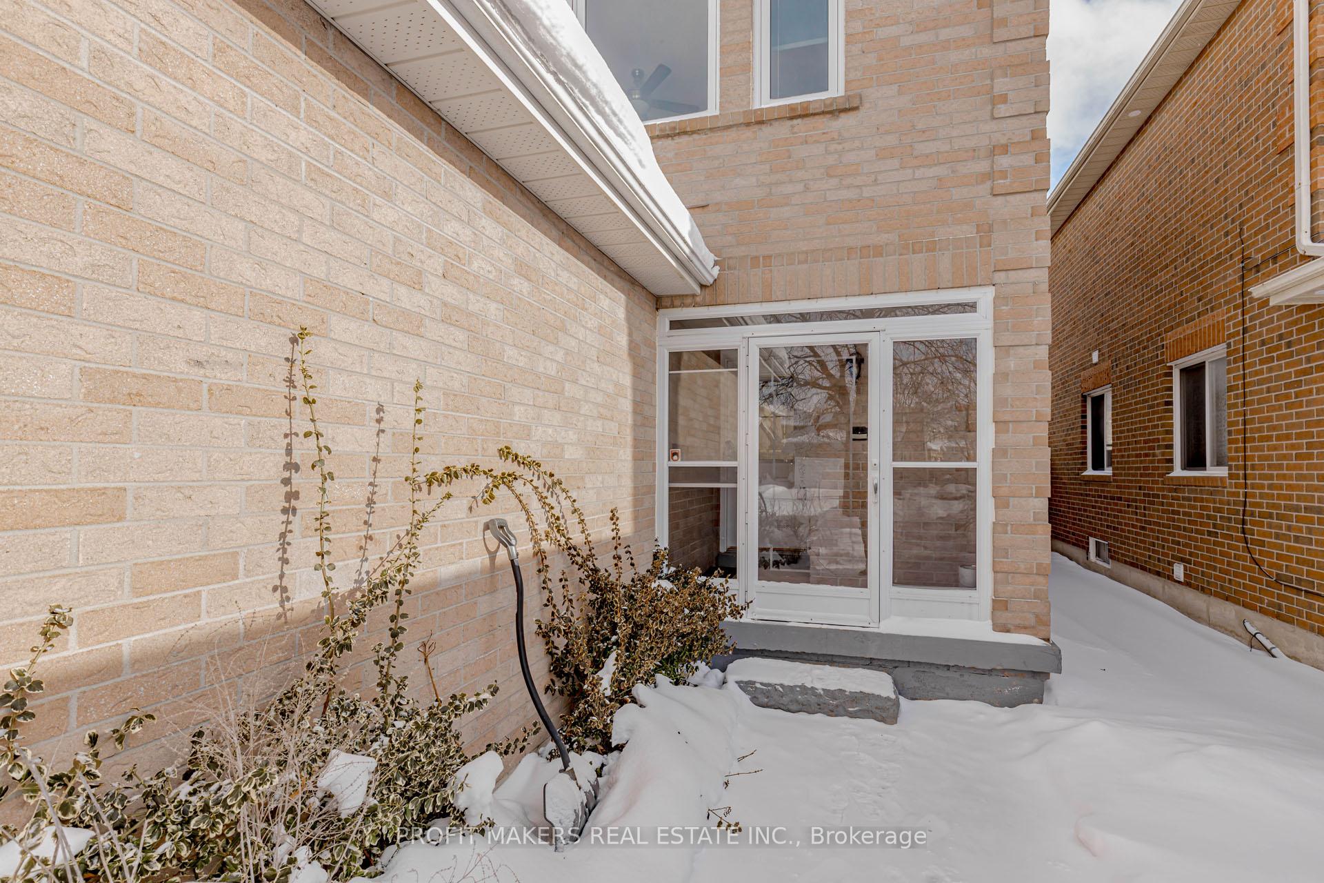 Photo 3 of 35 Letty Avenue, Brampton, Fletcher's West — HOMEH
