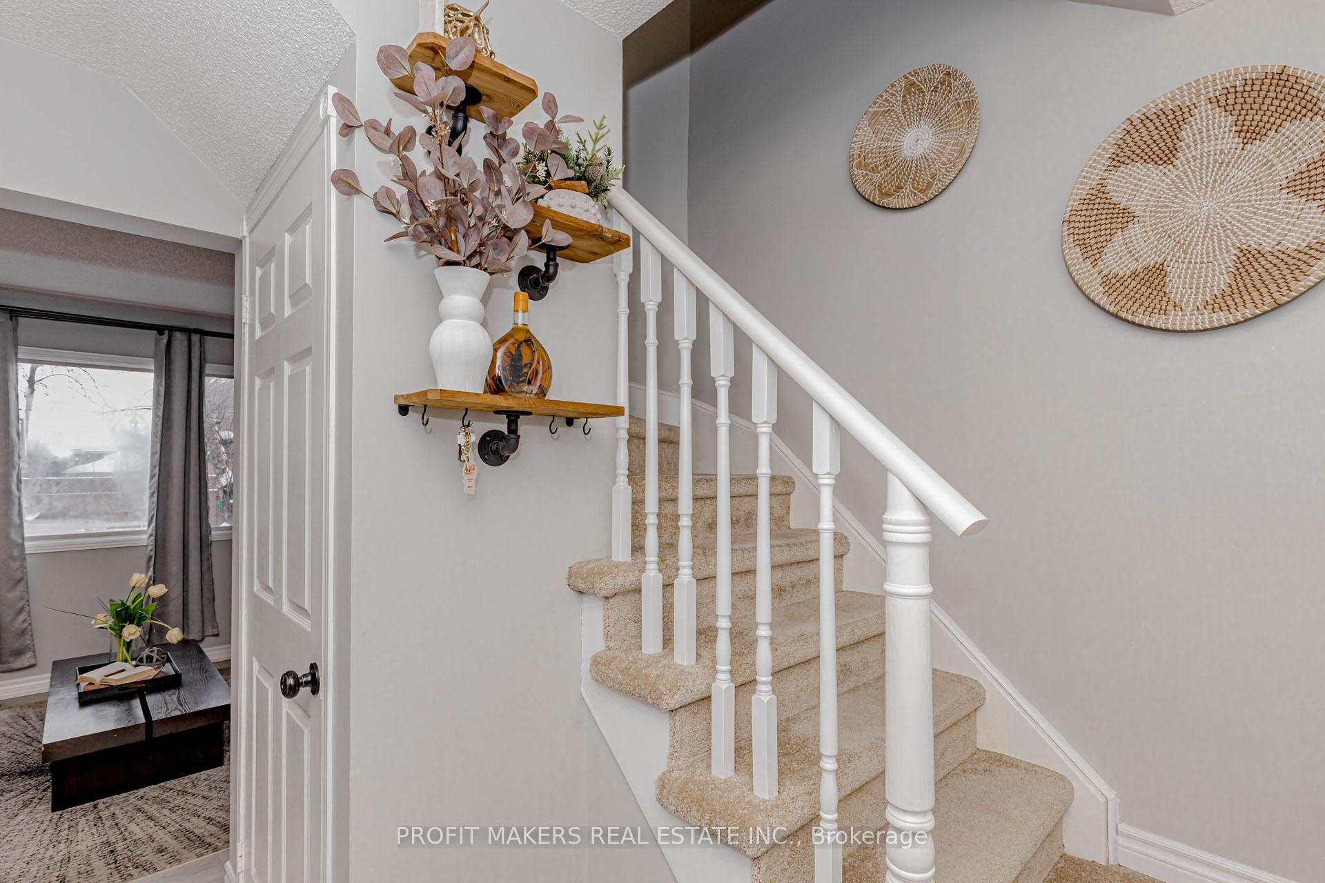 Photo 4 of 35 Letty Avenue, Brampton, Fletcher's West — HOMEH