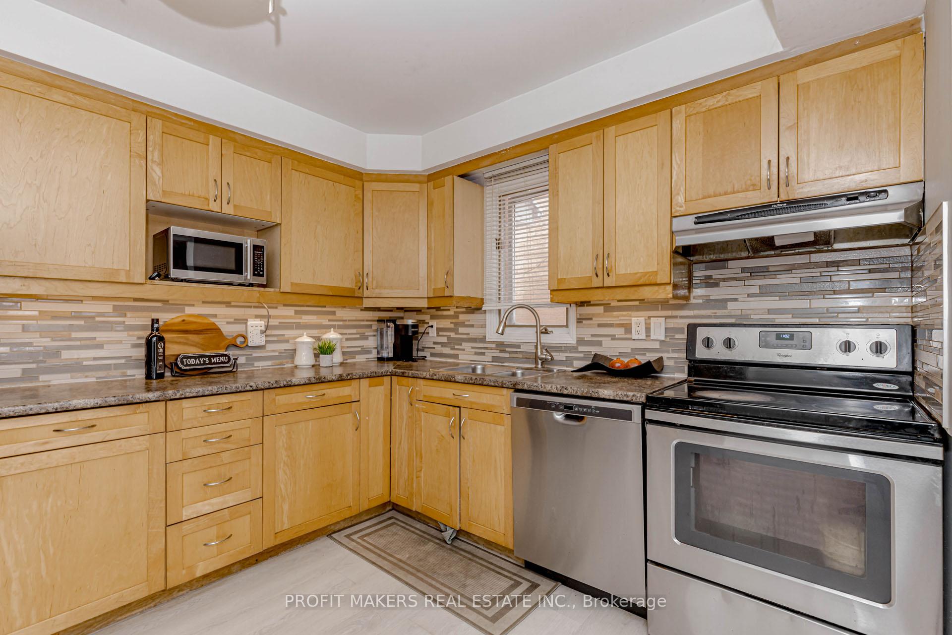 Photo 5 of 35 Letty Avenue, Brampton, Fletcher's West — HOMEH