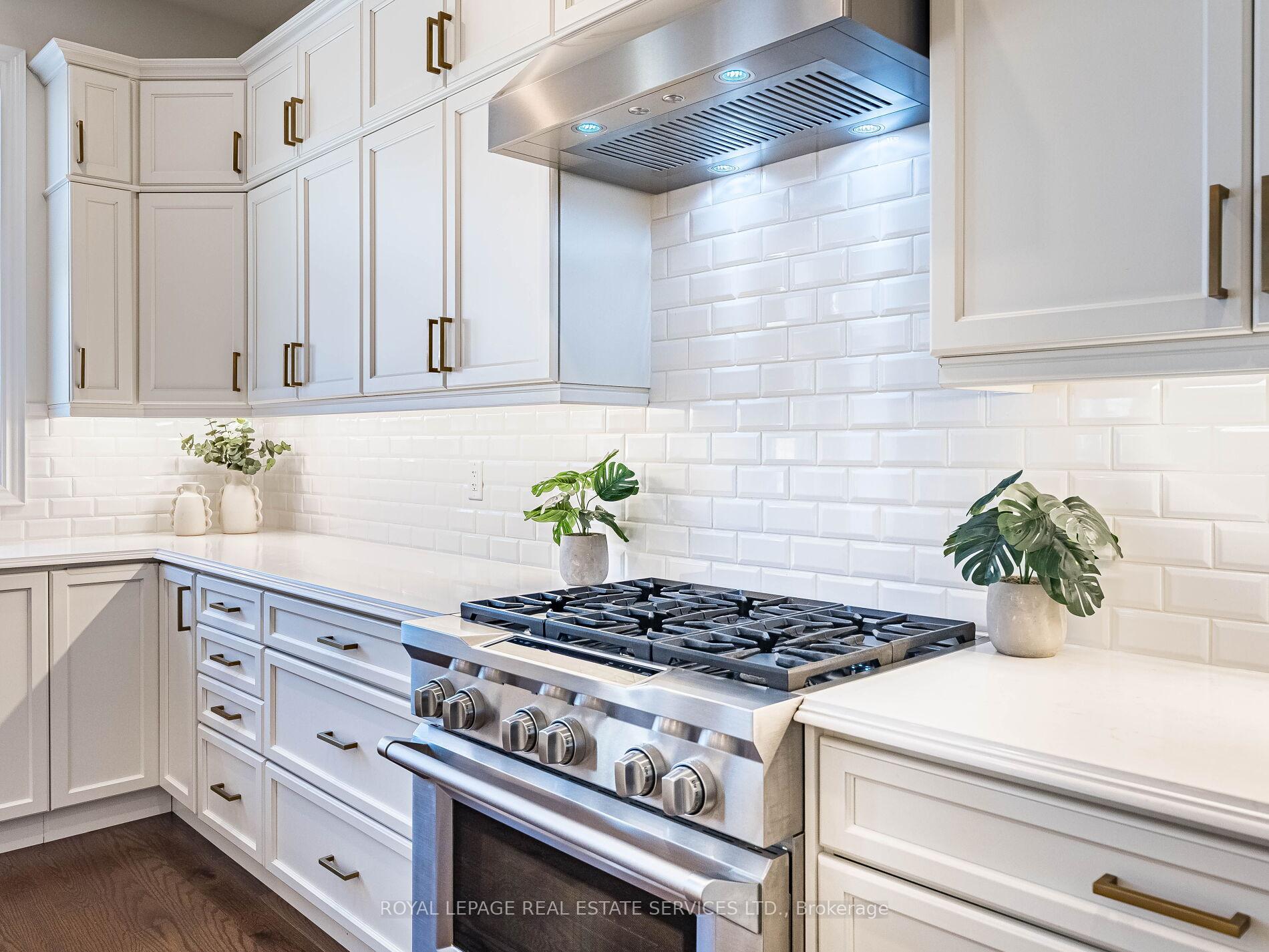 Photo 10 of 23 Grace Lake Court, Vaughan, Kleinburg — HOMEH