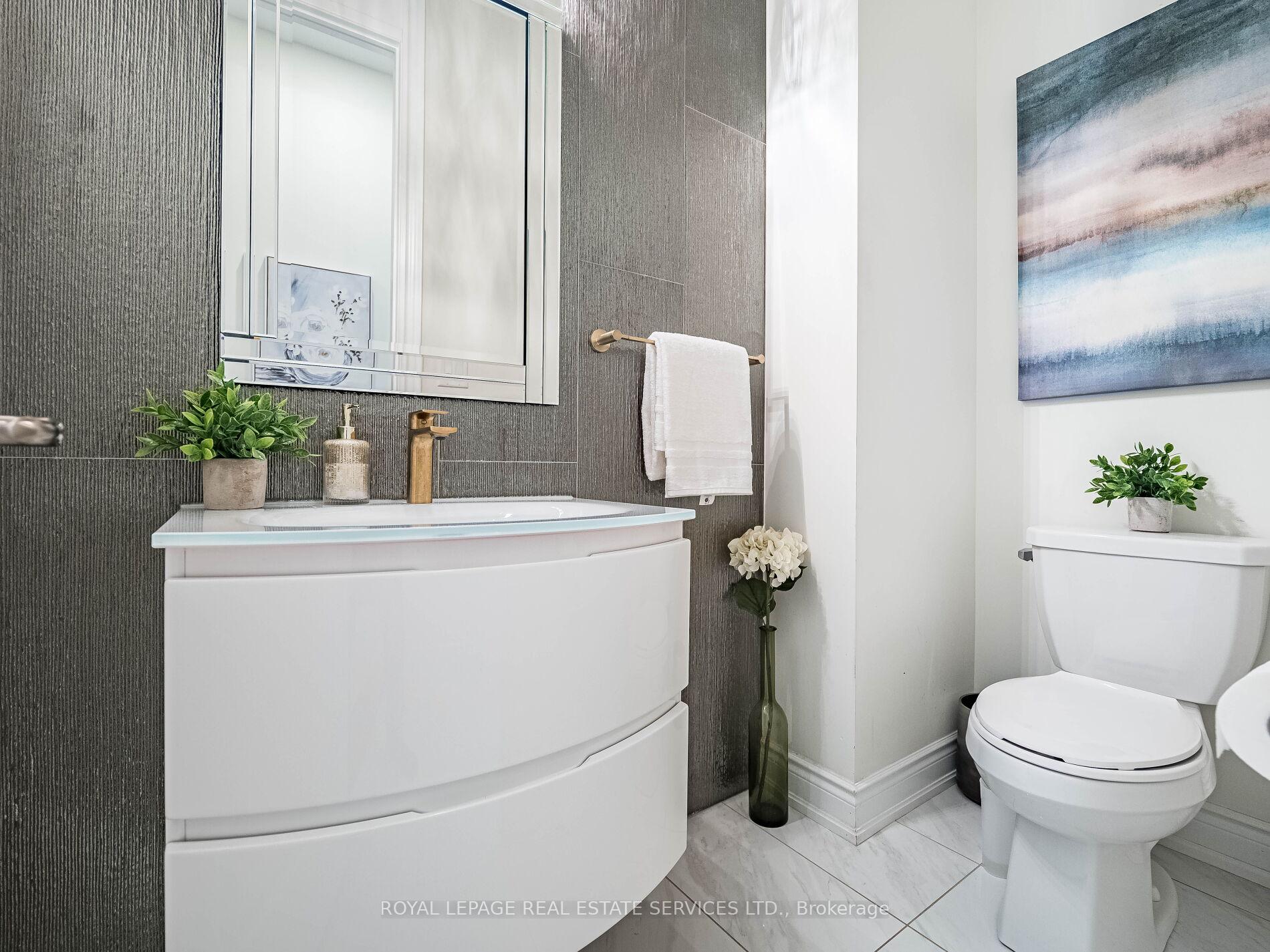 Photo 12 of 23 Grace Lake Court, Vaughan, Kleinburg — HOMEH
