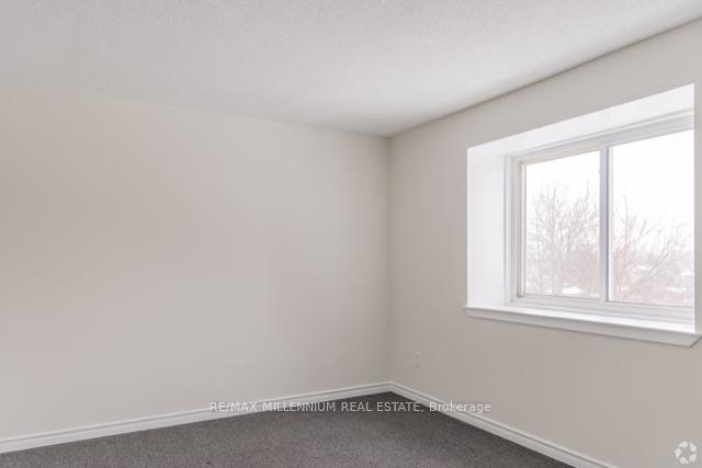 Photo 9 of Unit 29, 414 Stone Road, Guelph, Clairfields/Hanlon Business Park — HOMEH