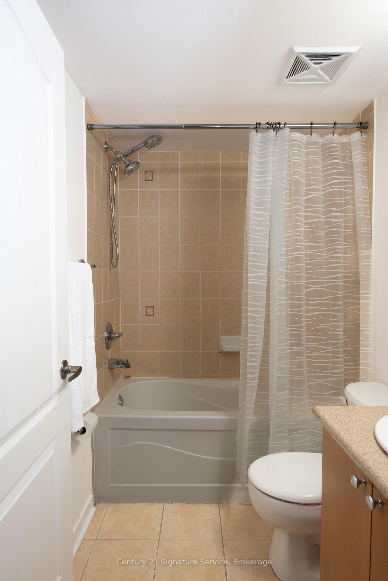 Photo 5 of Unit 1109, 8 Dayspring Circle, Brampton, Goreway Drive Corridor — HOMEH