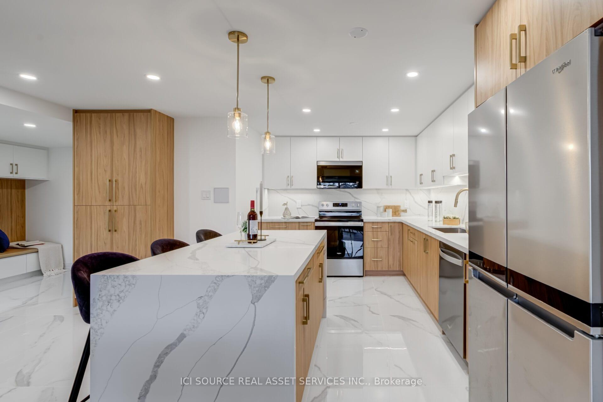 Photo 3 of Unit 306, 2175 Marine Drive, Oakville, Bronte — HOMEH