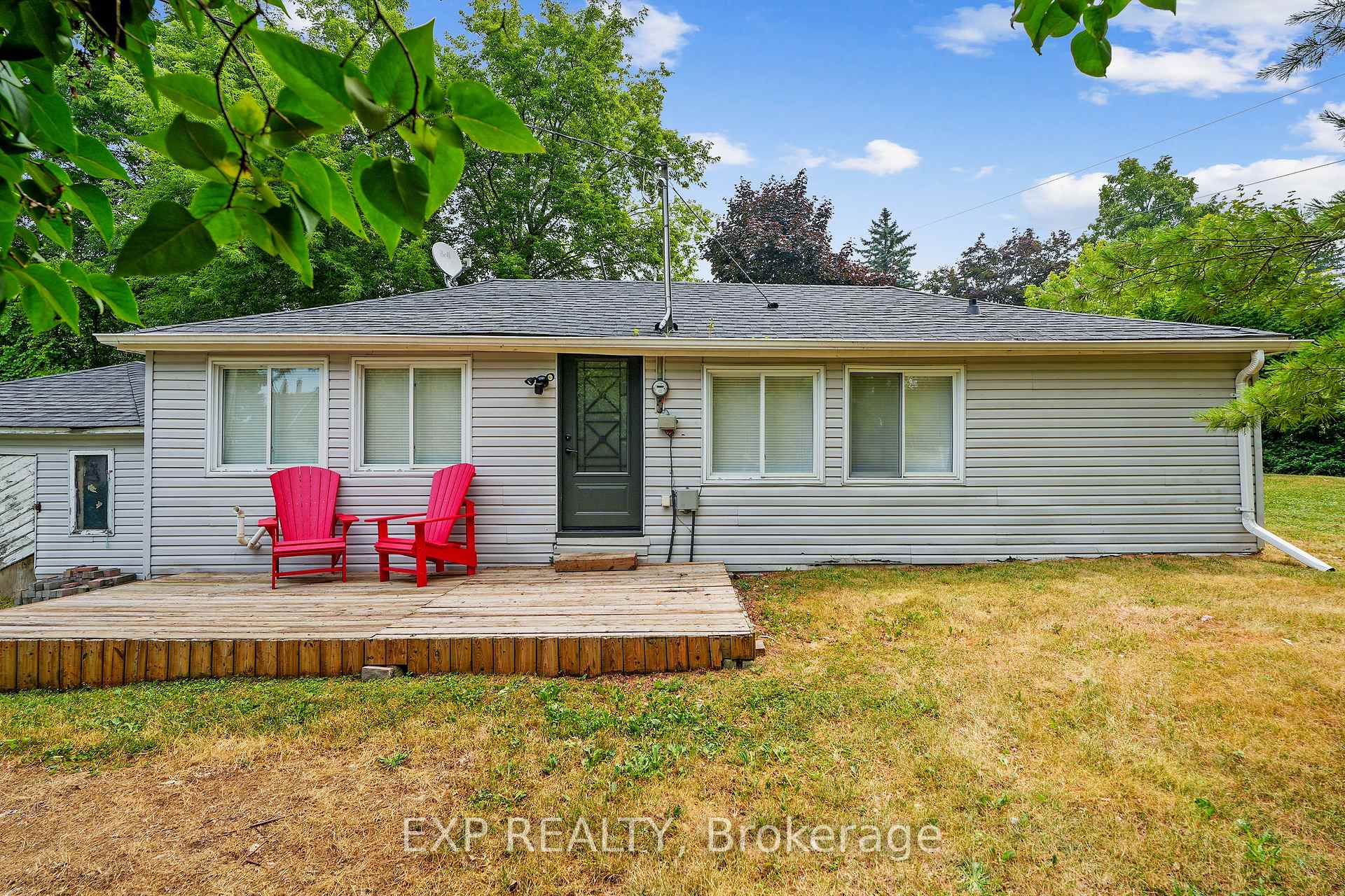 Front of 5421 Lakeshore Drive