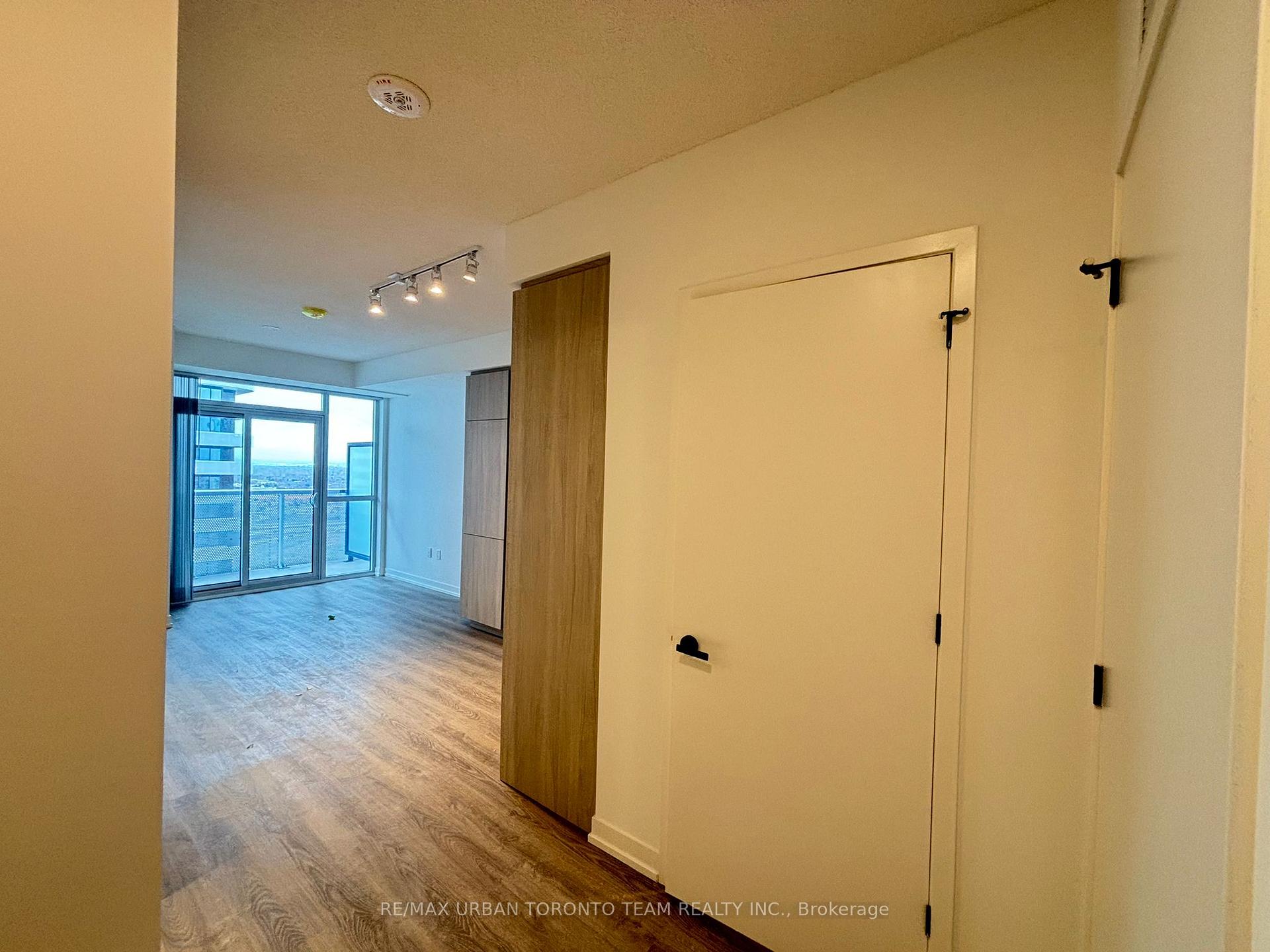 Photo 6 of Unit 2615, 8 Interchange Way, Vaughan, Vaughan Corporate Centre — HOMEH