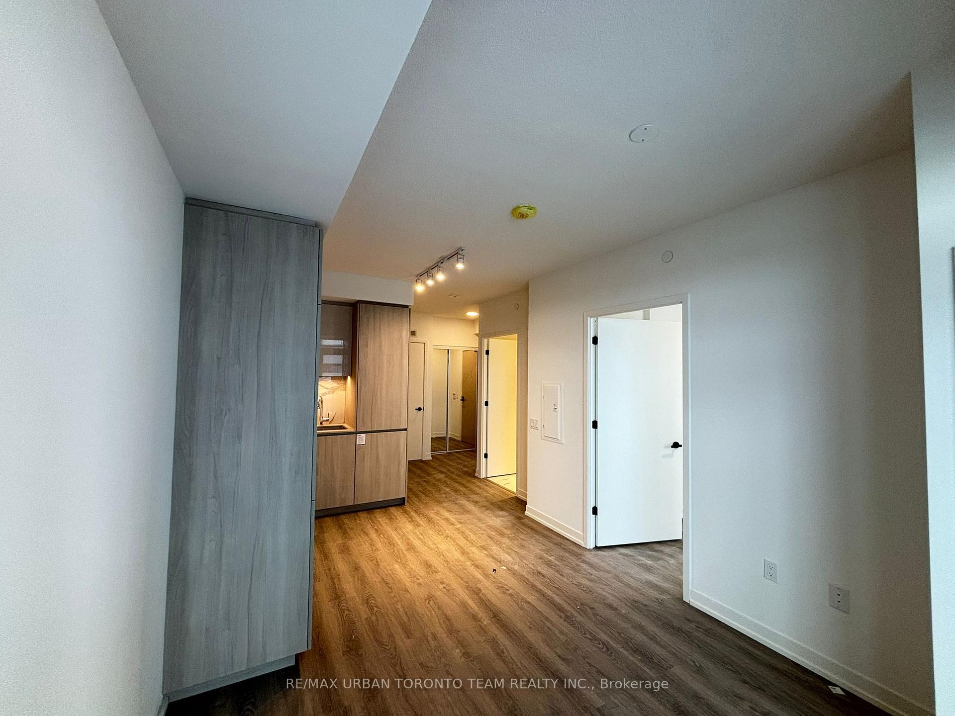Photo 8 of Unit 2615, 8 Interchange Way, Vaughan, Vaughan Corporate Centre — HOMEH