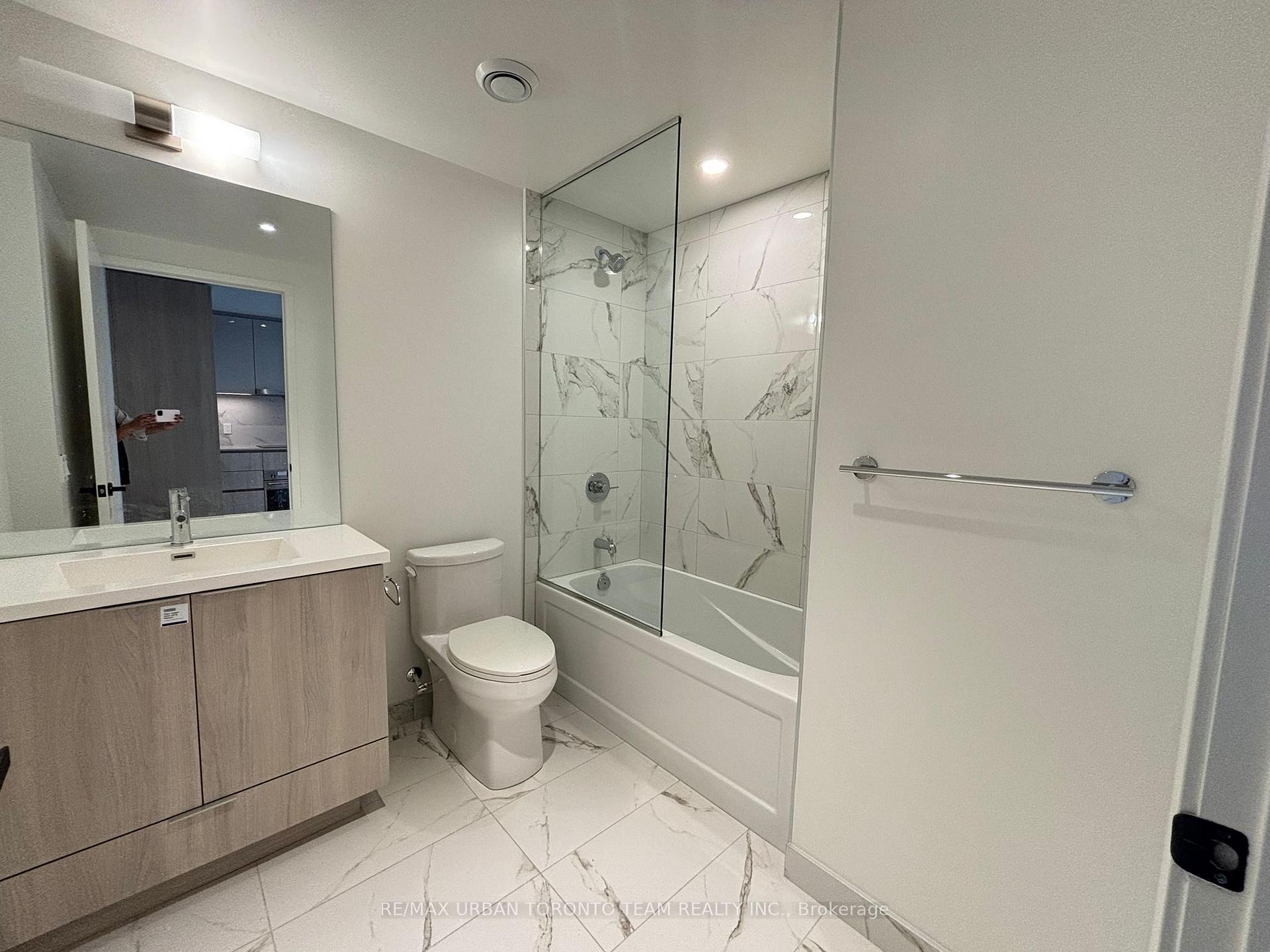 Photo 4 of Unit 2615, 8 Interchange Way, Vaughan, Vaughan Corporate Centre — HOMEH