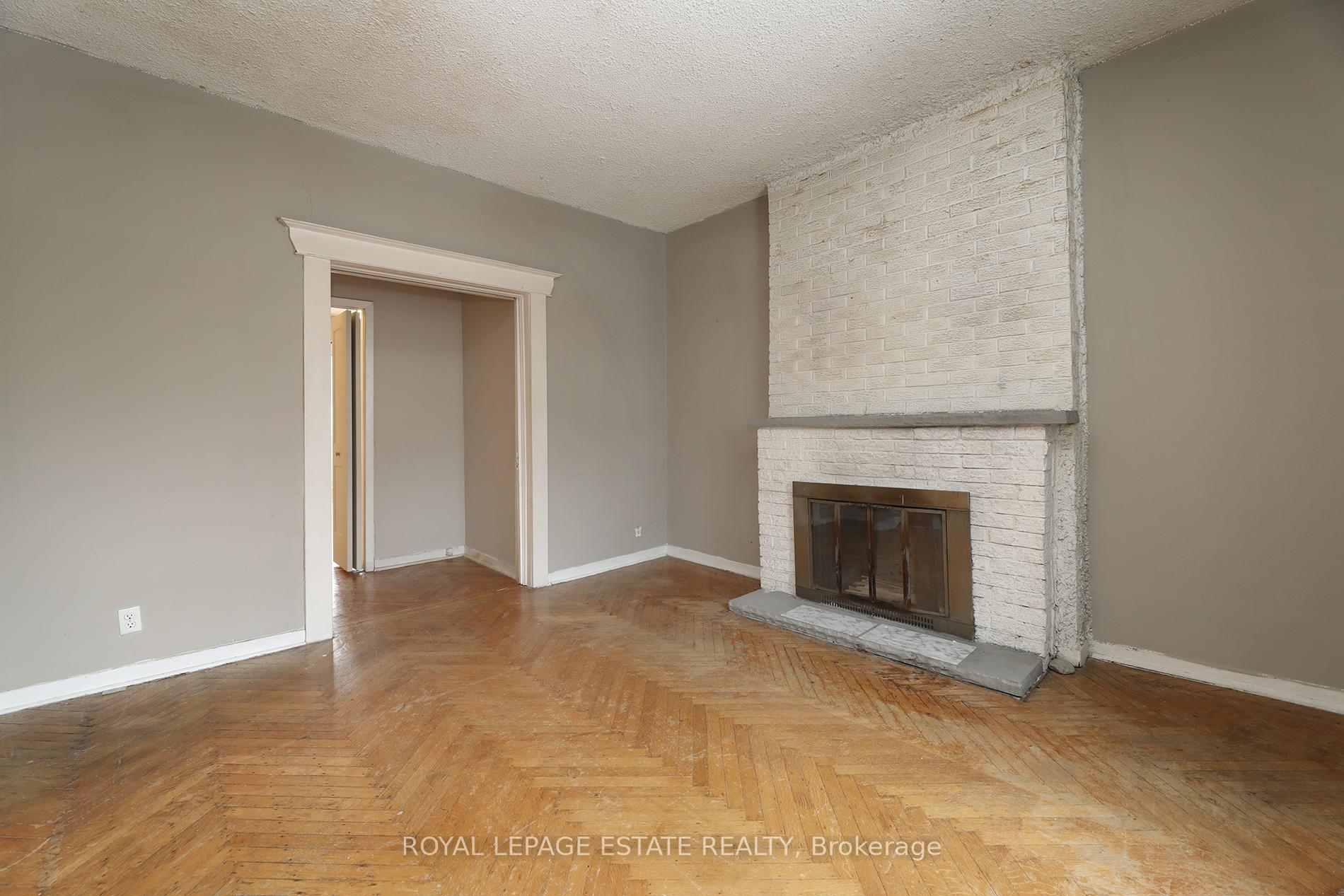 Photo 2 of 183 Waverley Road, Toronto, The Beaches — HOMEH