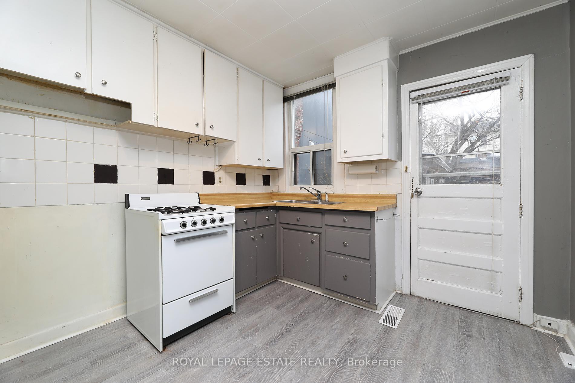 Photo 6 of 183 Waverley Road, Toronto, The Beaches — HOMEH